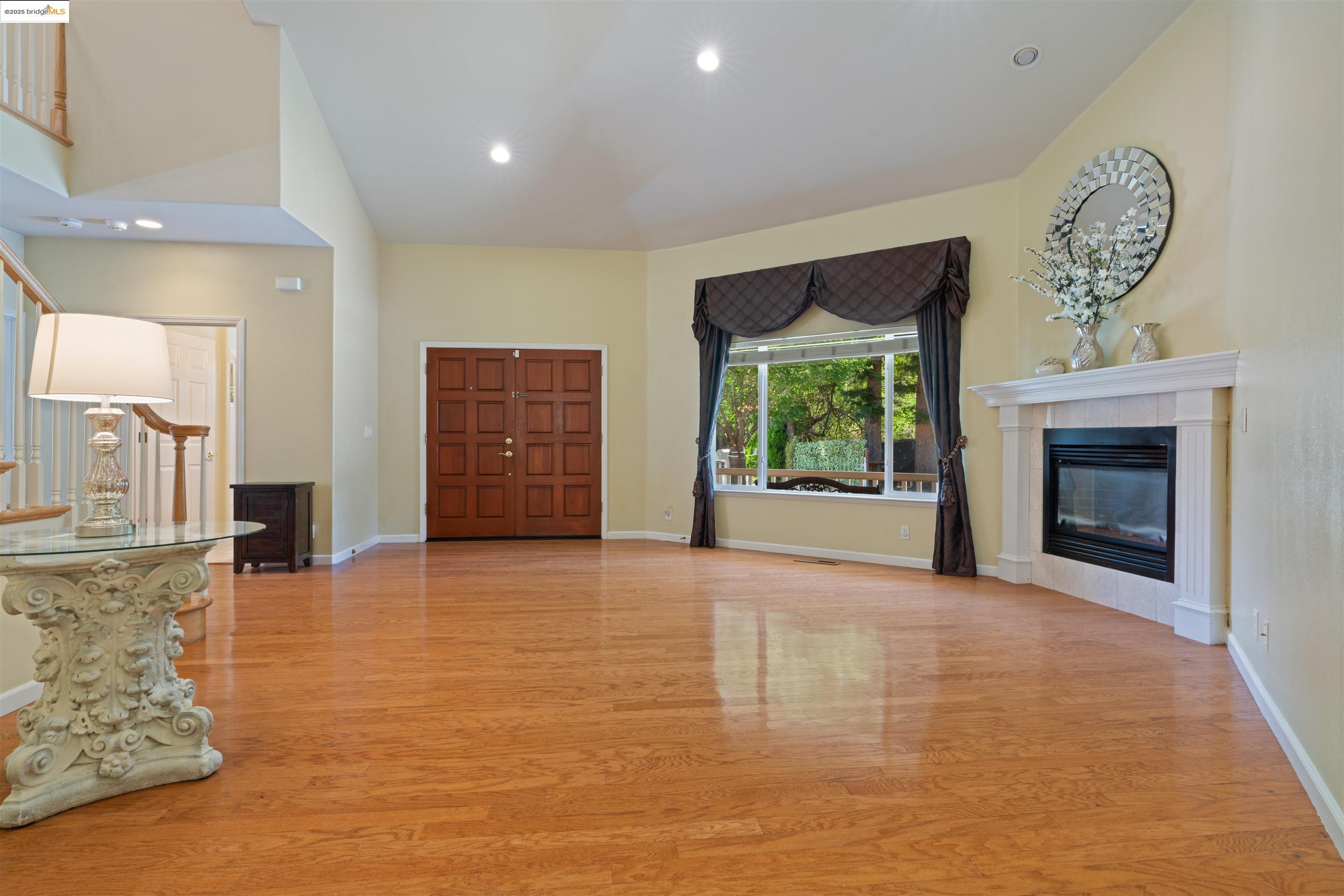 Detail Gallery Image 4 of 51 For 628 Stanley Ln, El Sobrante,  CA 94803 - 5 Beds | 3 Baths