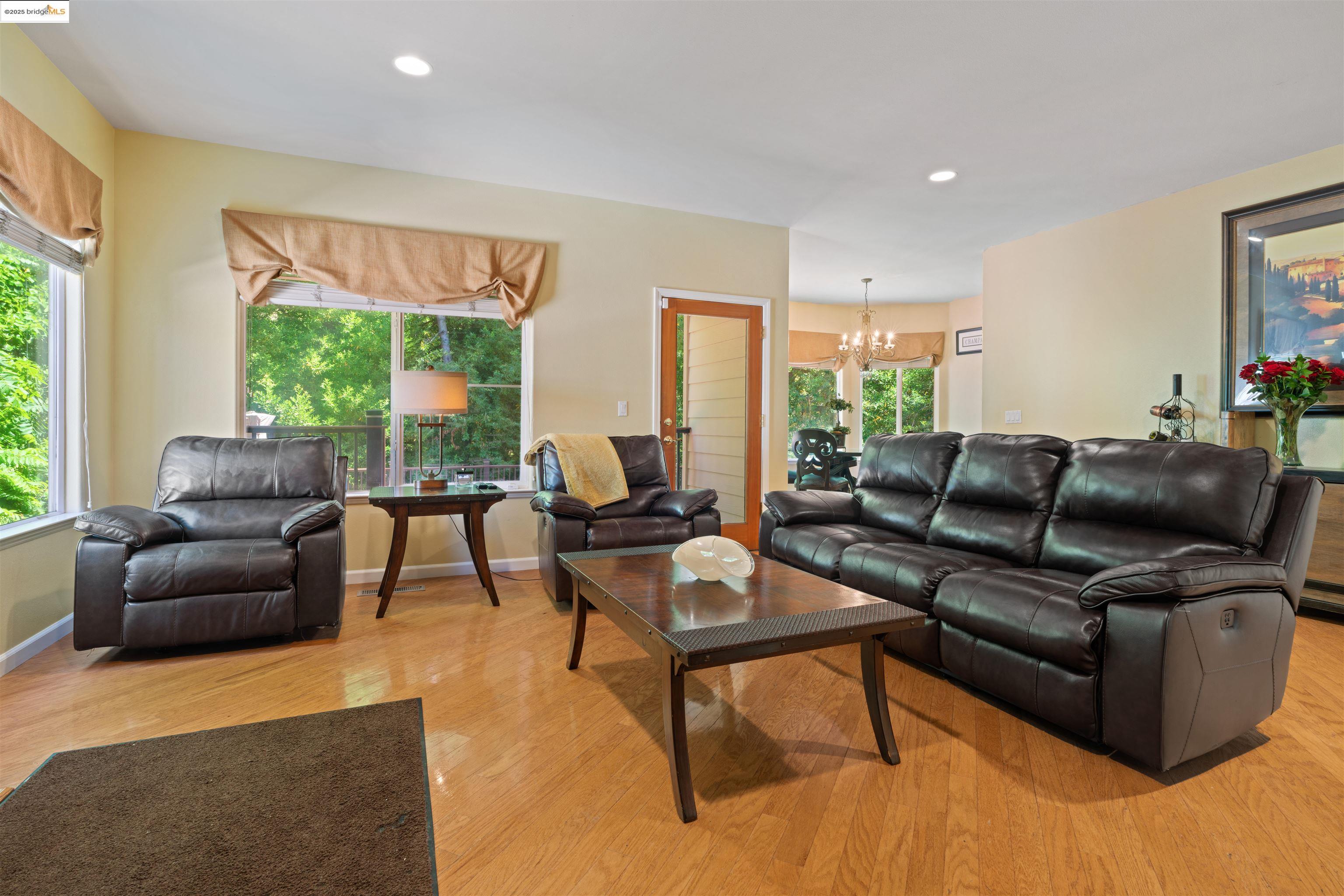 Detail Gallery Image 6 of 51 For 628 Stanley Ln, El Sobrante,  CA 94803 - 5 Beds | 3 Baths