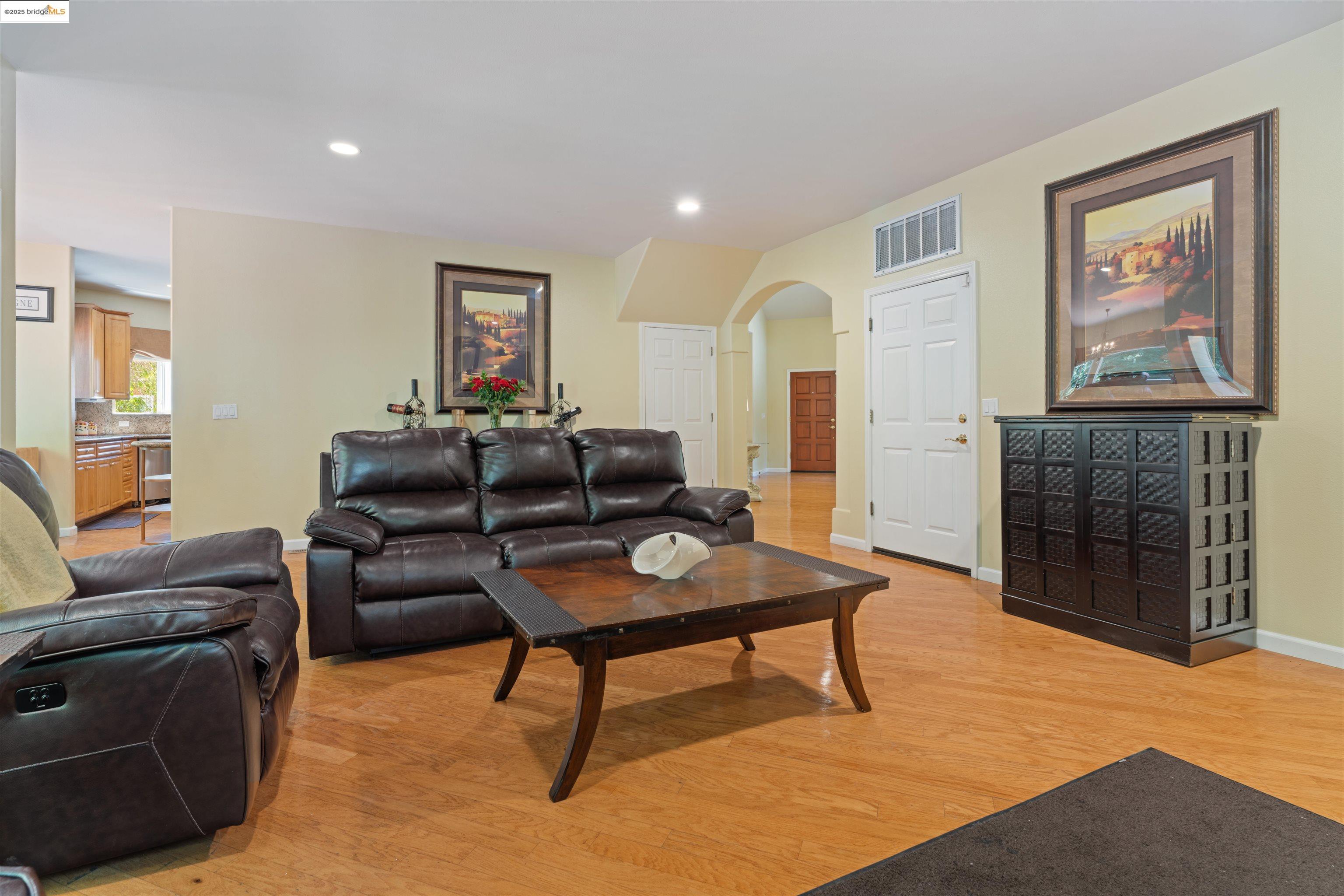 Detail Gallery Image 7 of 51 For 628 Stanley Ln, El Sobrante,  CA 94803 - 5 Beds | 3 Baths