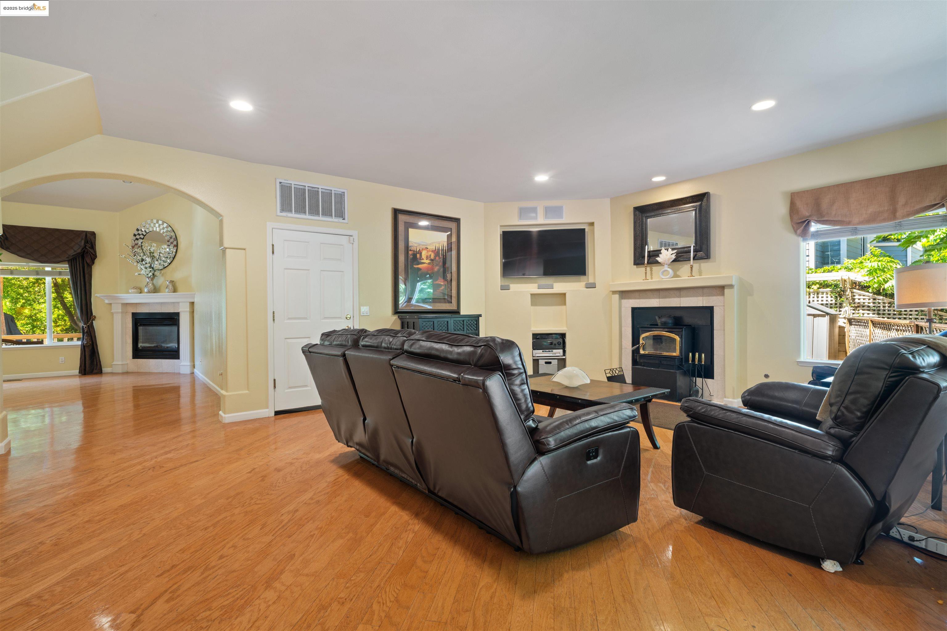 Detail Gallery Image 8 of 51 For 628 Stanley Ln, El Sobrante,  CA 94803 - 5 Beds | 3 Baths