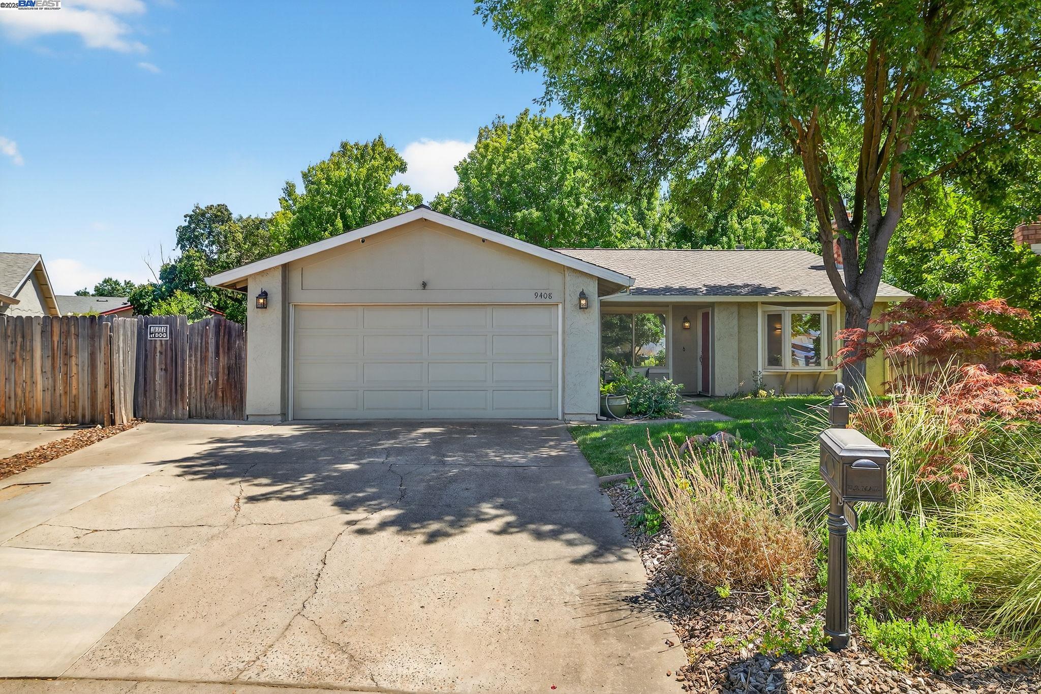 Detail Gallery Image 1 of 1 For 9408 Americana Way, Sacramento,  CA 95826 - 3 Beds | 2 Baths