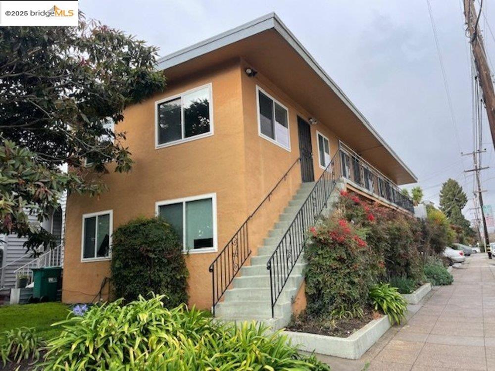 Detail Gallery Image 2 of 16 For 3811 Opal St #3801,  Oakland,  CA 94609 - 6 Beds | 6 Baths