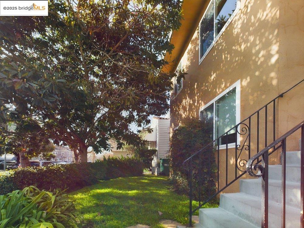 Detail Gallery Image 4 of 16 For 3811 Opal St #3801,  Oakland,  CA 94609 - 6 Beds | 6 Baths
