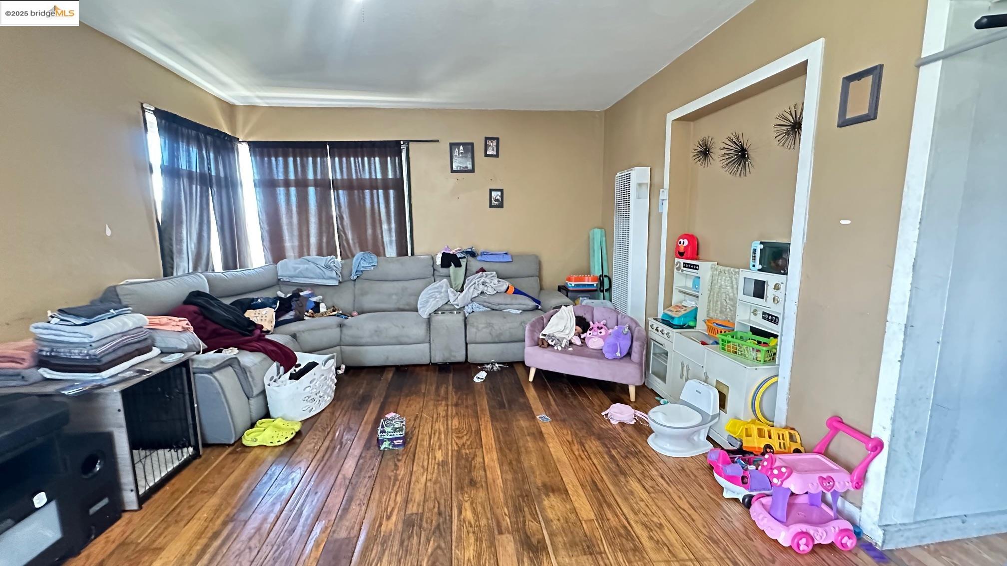 Detail Gallery Image 4 of 8 For 2031-2033 Chanslor Avenue, Richmond,  CA 94801 - – Beds | – Baths