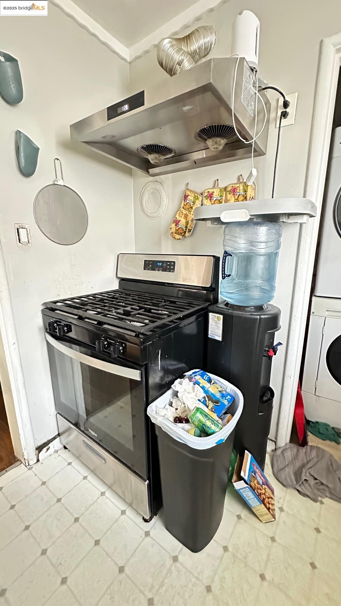 Detail Gallery Image 6 of 8 For 2031-2033 Chanslor Avenue, Richmond,  CA 94801 - – Beds | – Baths