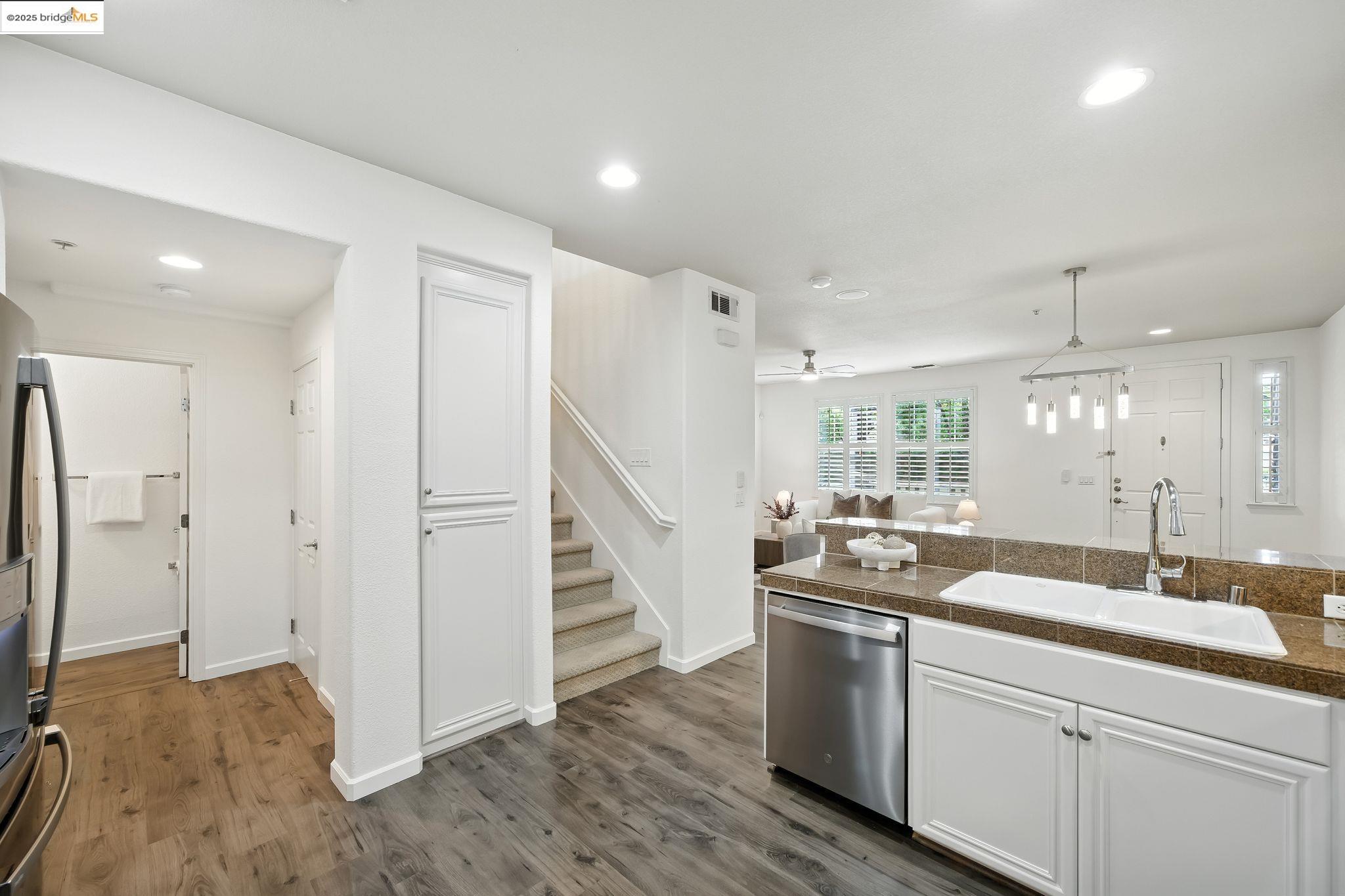 Detail Gallery Image 15 of 30 For 1412 Arianna Lane, San Ramon,  CA 94582 - 3 Beds | 2/1 Baths