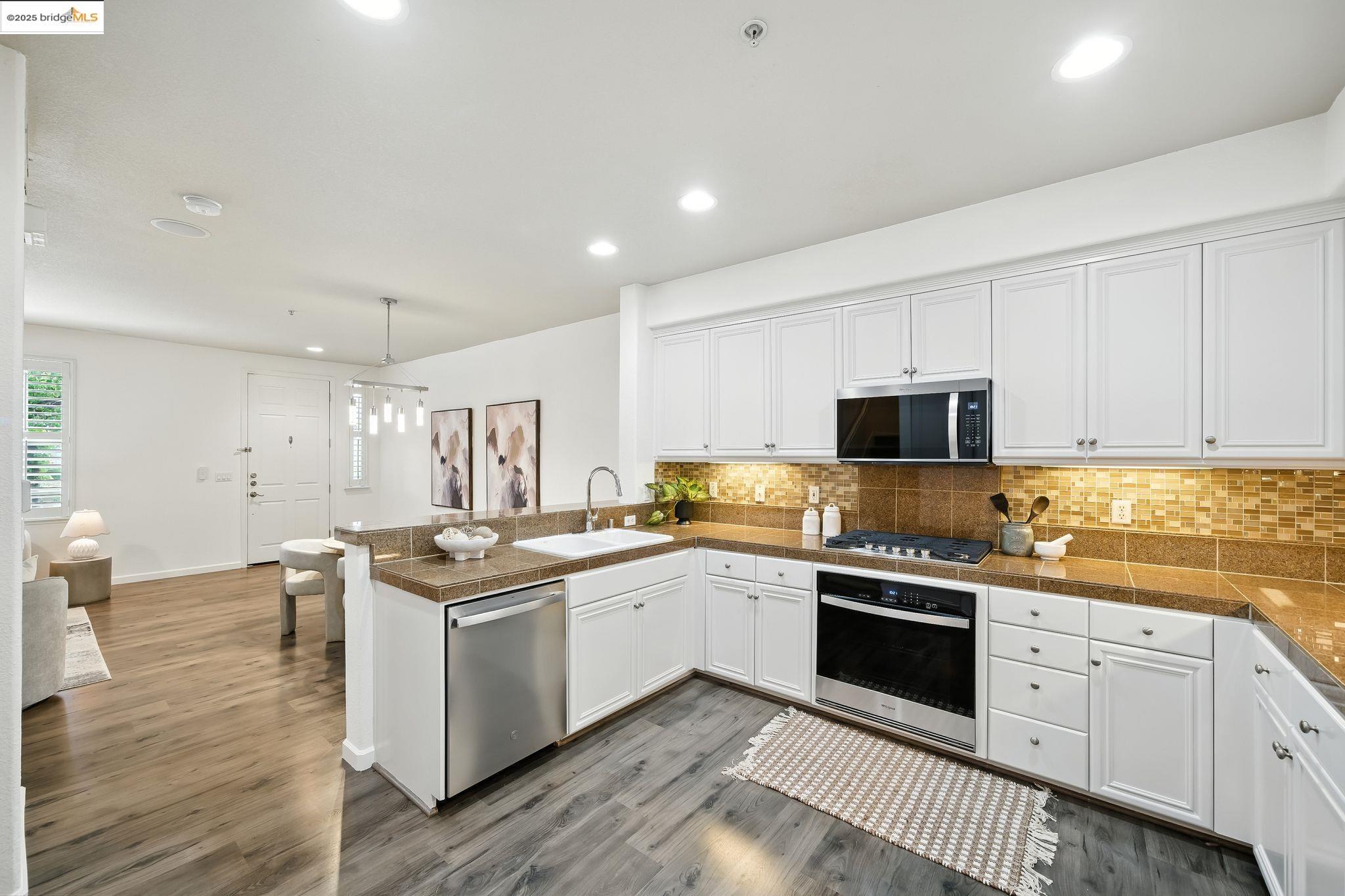 Detail Gallery Image 16 of 30 For 1412 Arianna Lane, San Ramon,  CA 94582 - 3 Beds | 2/1 Baths