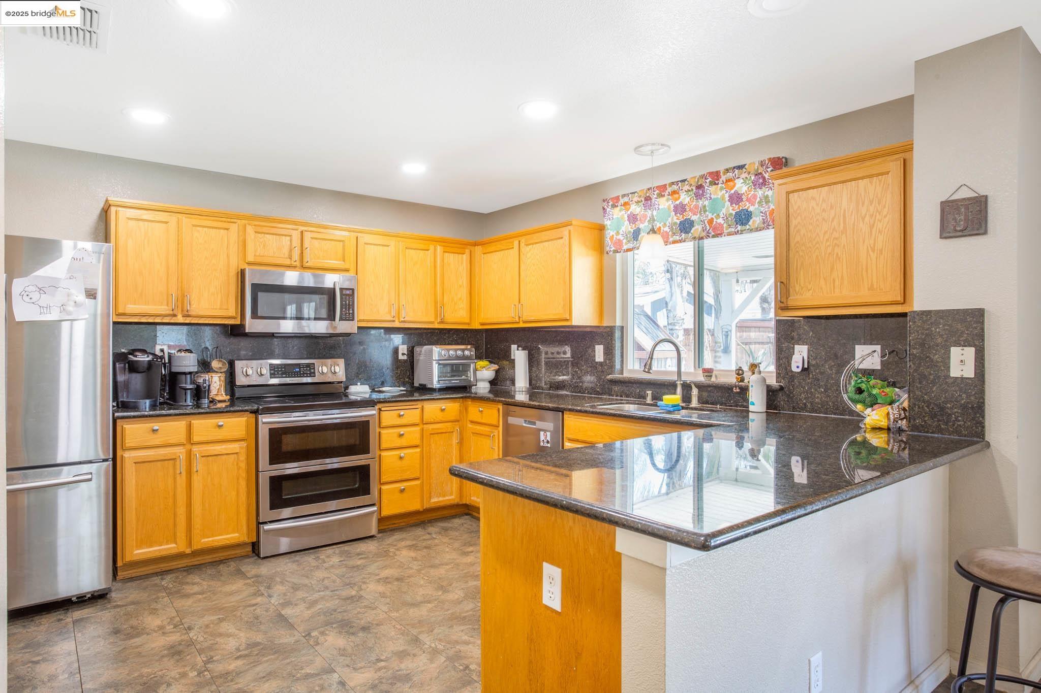 Detail Gallery Image 7 of 25 For 232 Brushwood Pl, Brentwood,  CA 94513 - 4 Beds | 2/1 Baths