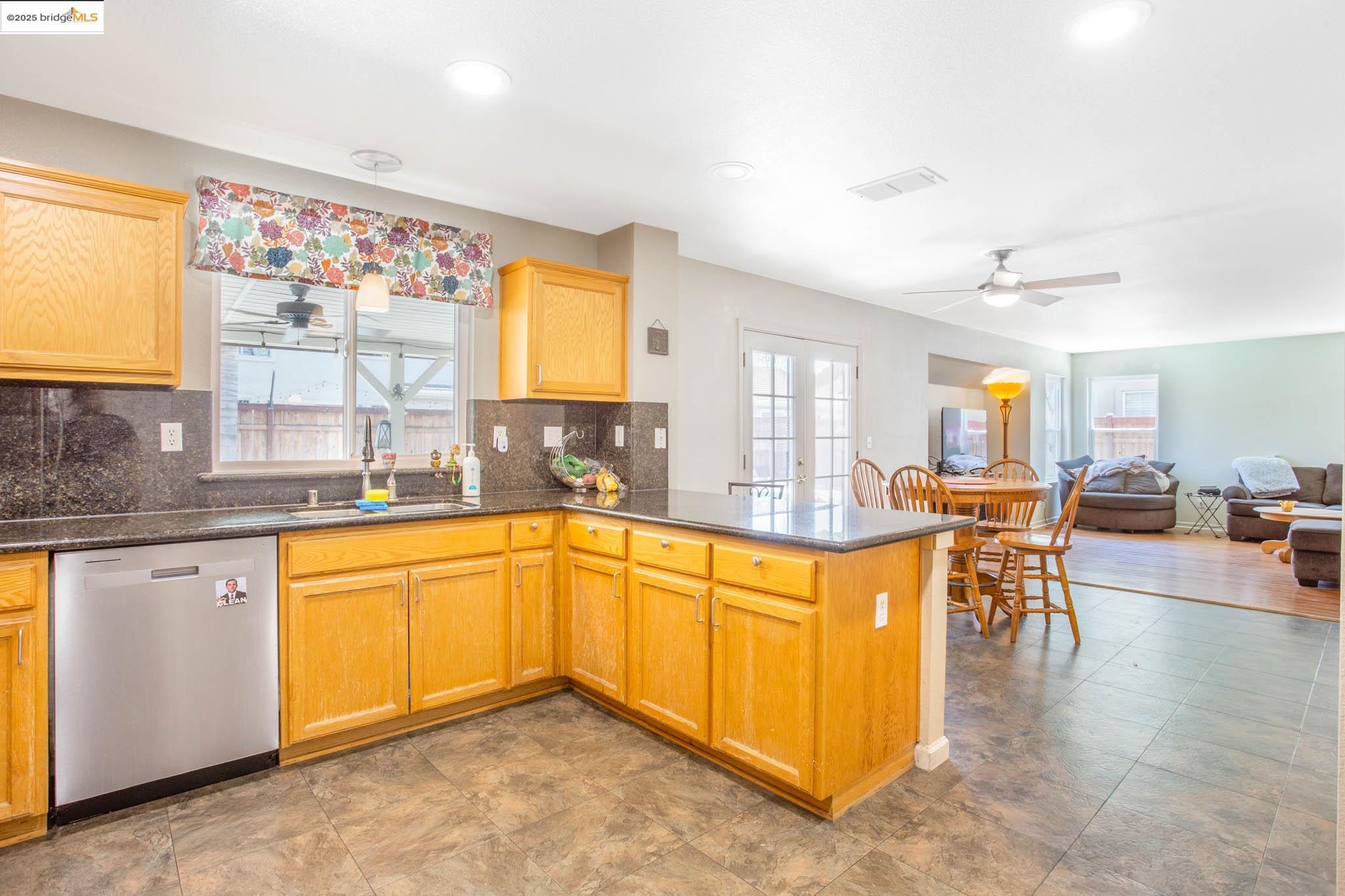 Detail Gallery Image 8 of 25 For 232 Brushwood Pl, Brentwood,  CA 94513 - 4 Beds | 2/1 Baths