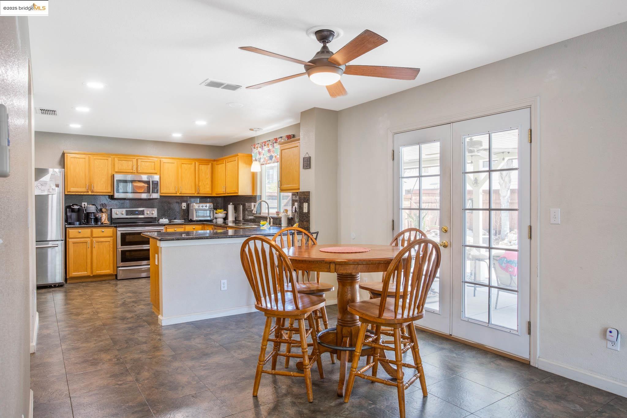Detail Gallery Image 9 of 25 For 232 Brushwood Pl, Brentwood,  CA 94513 - 4 Beds | 2/1 Baths