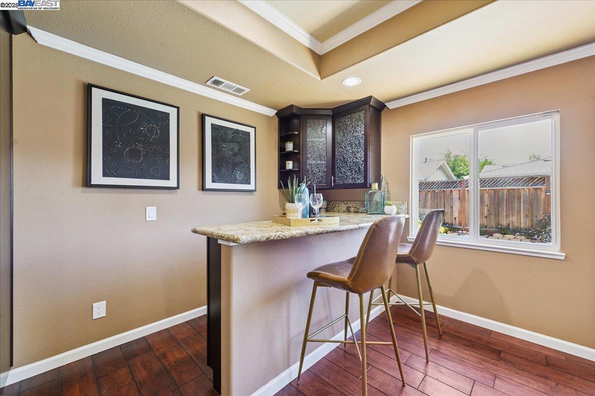 Detail Gallery Image 11 of 39 For 863 Los Alamos Ave, Livermore,  CA 94550 - 5 Beds | 2/1 Baths