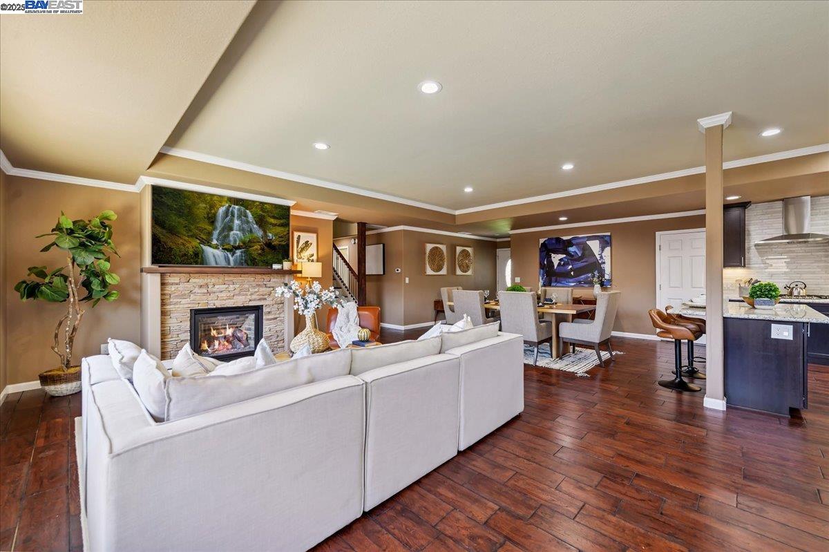 Detail Gallery Image 12 of 39 For 863 Los Alamos Ave, Livermore,  CA 94550 - 5 Beds | 2/1 Baths