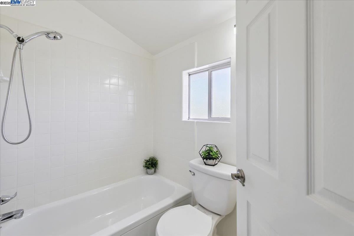 Detail Gallery Image 23 of 39 For 863 Los Alamos Ave, Livermore,  CA 94550 - 5 Beds | 2/1 Baths