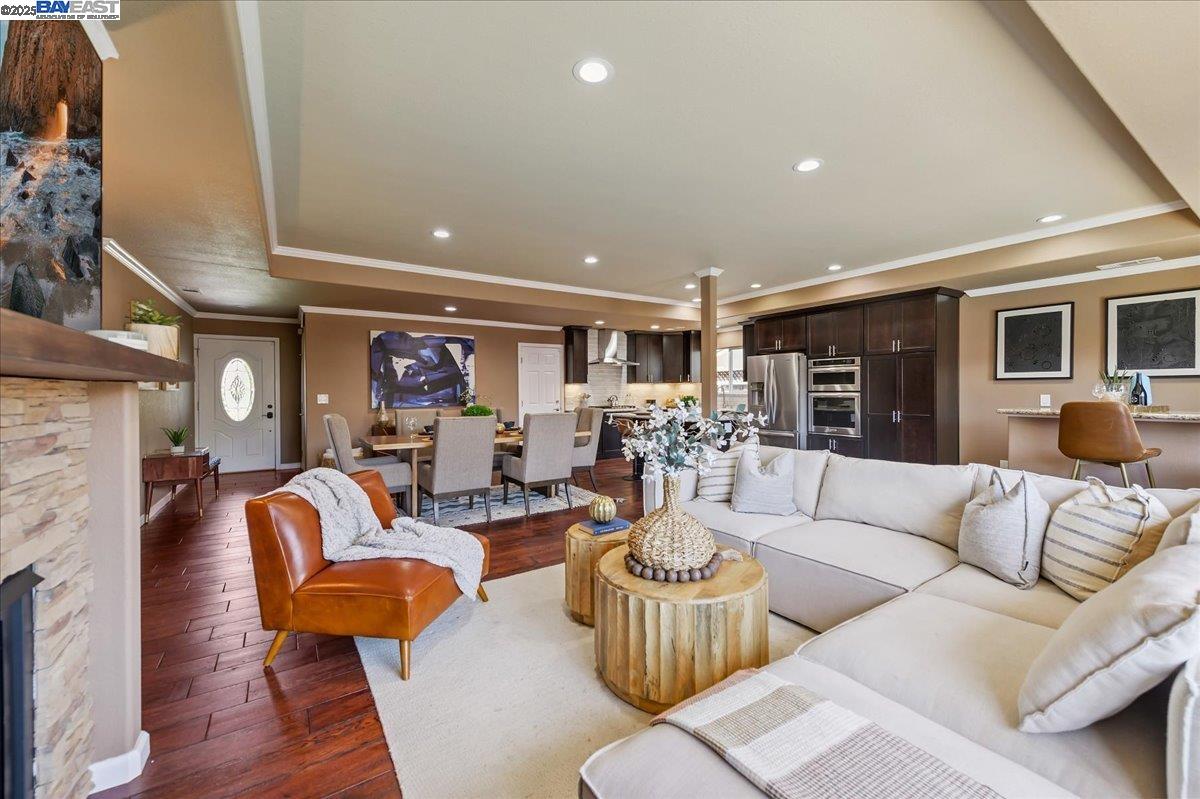 Detail Gallery Image 4 of 39 For 863 Los Alamos Ave, Livermore,  CA 94550 - 5 Beds | 2/1 Baths