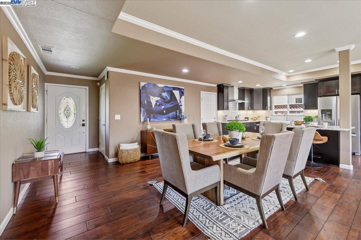 Detail Gallery Image 6 of 39 For 863 Los Alamos Ave, Livermore,  CA 94550 - 5 Beds | 2/1 Baths
