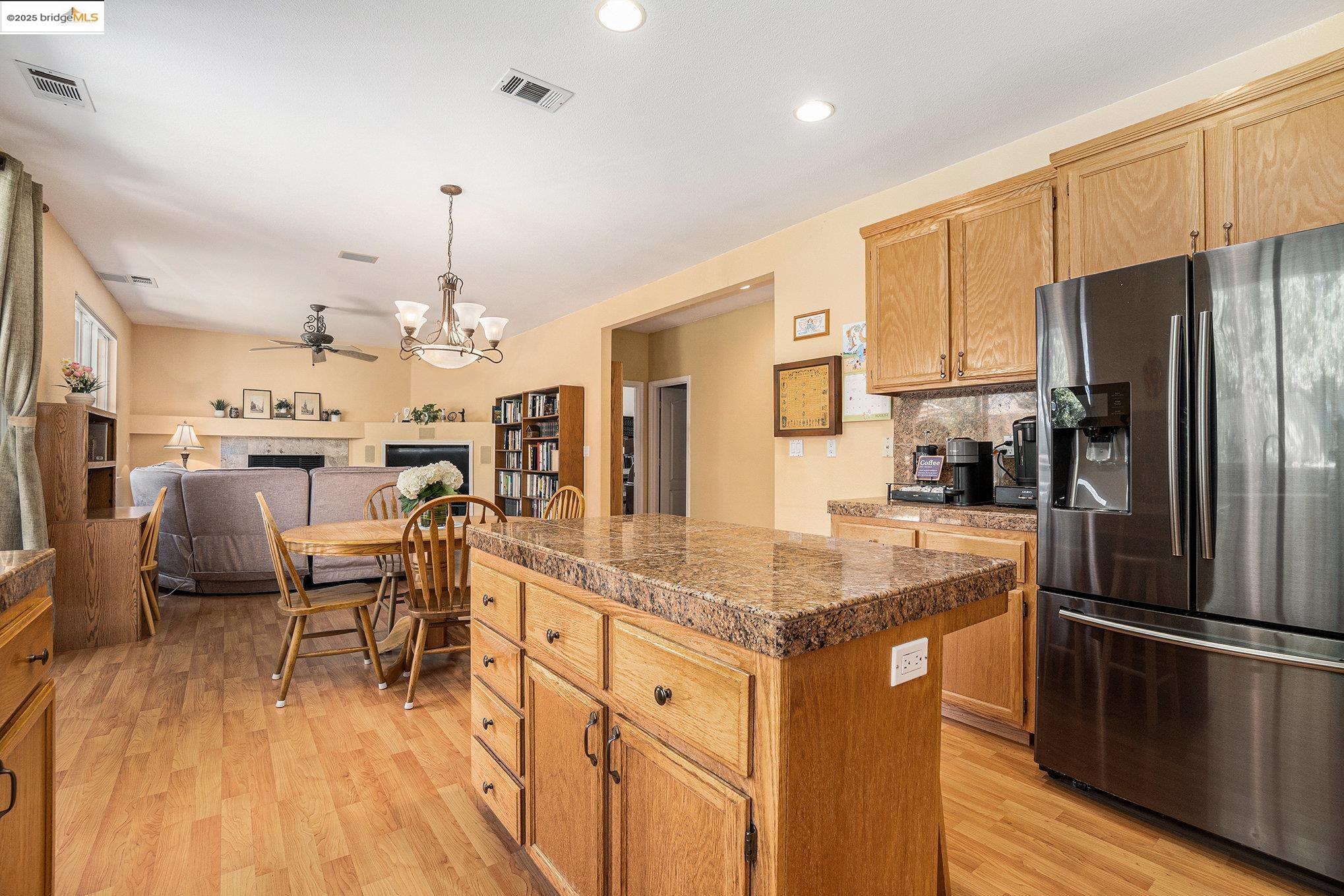 Detail Gallery Image 13 of 45 For 1919 Mount Conness Way, Antioch,  CA 94531 - 5 Beds | 3 Baths