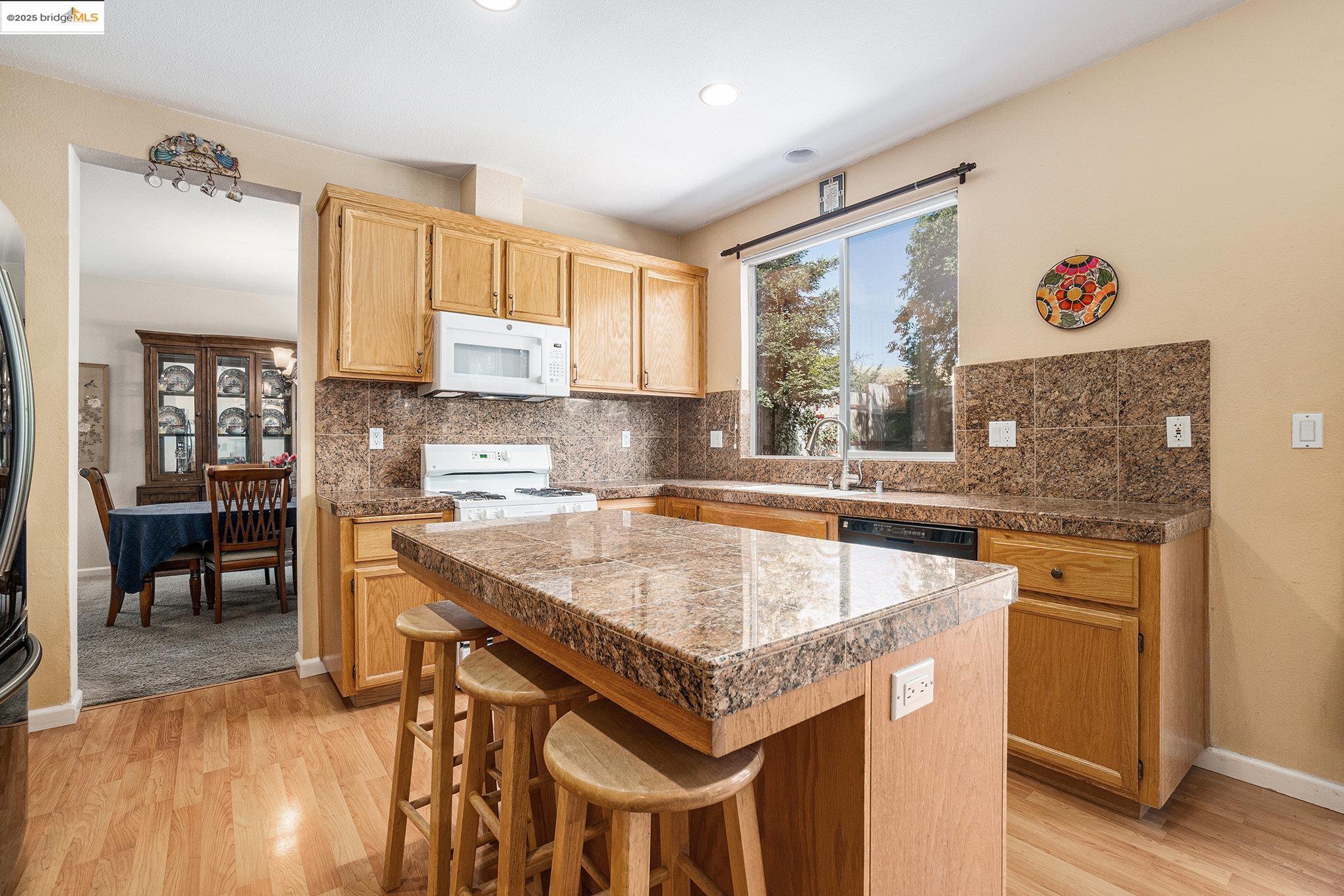 Detail Gallery Image 14 of 45 For 1919 Mount Conness Way, Antioch,  CA 94531 - 5 Beds | 3 Baths