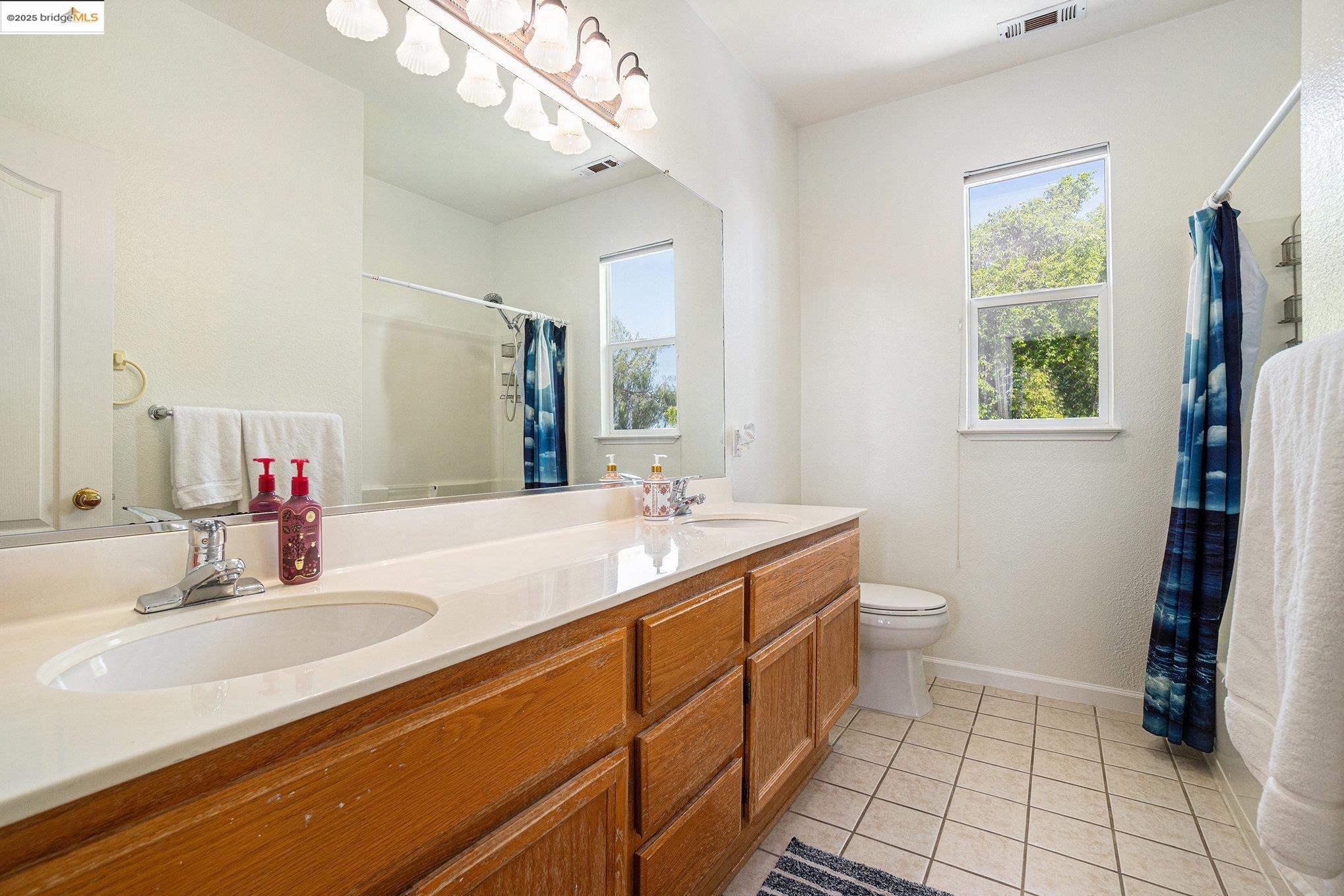 Detail Gallery Image 25 of 45 For 1919 Mount Conness Way, Antioch,  CA 94531 - 5 Beds | 3 Baths