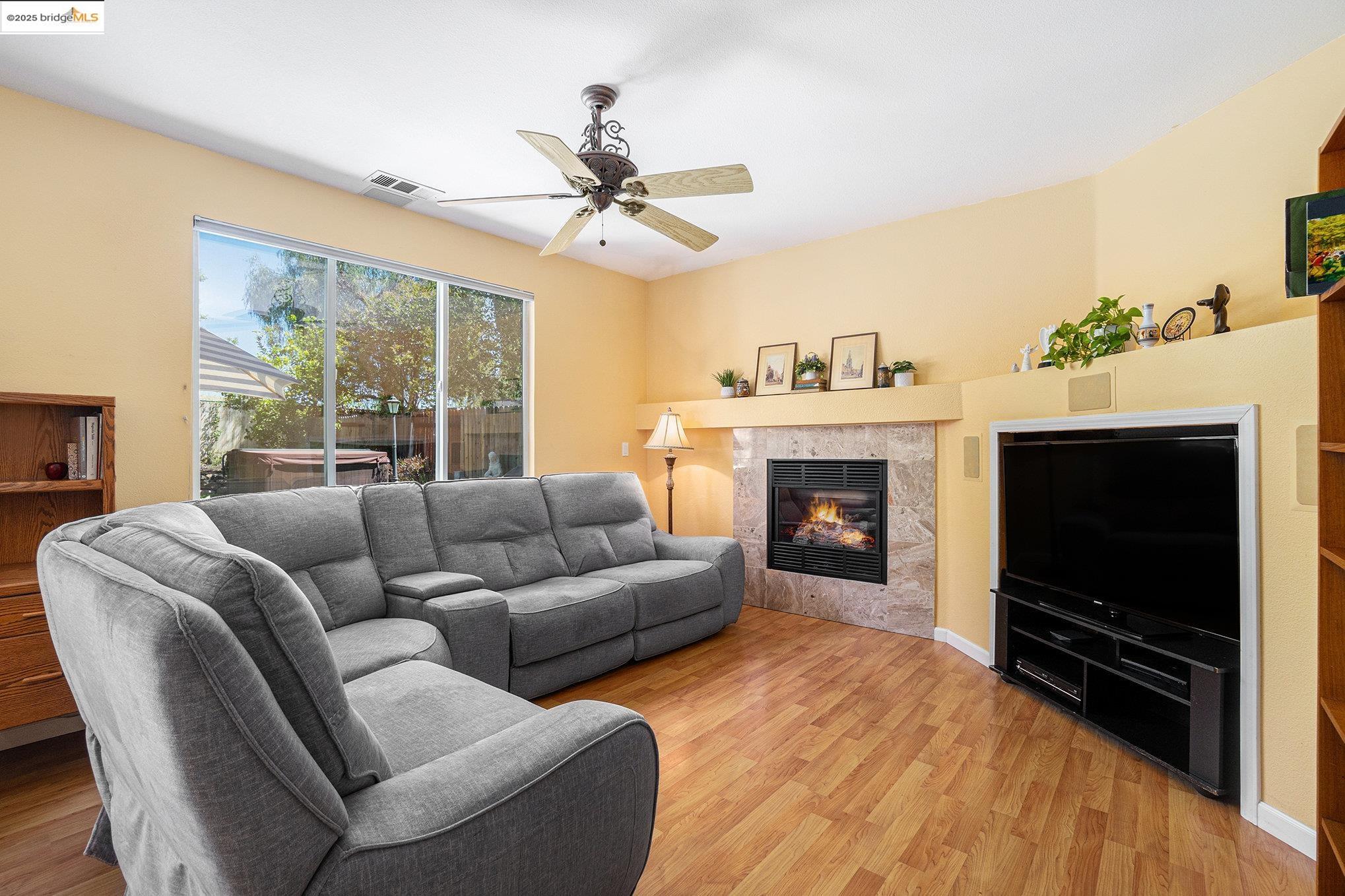 Detail Gallery Image 10 of 45 For 1919 Mount Conness Way, Antioch,  CA 94531 - 5 Beds | 3 Baths
