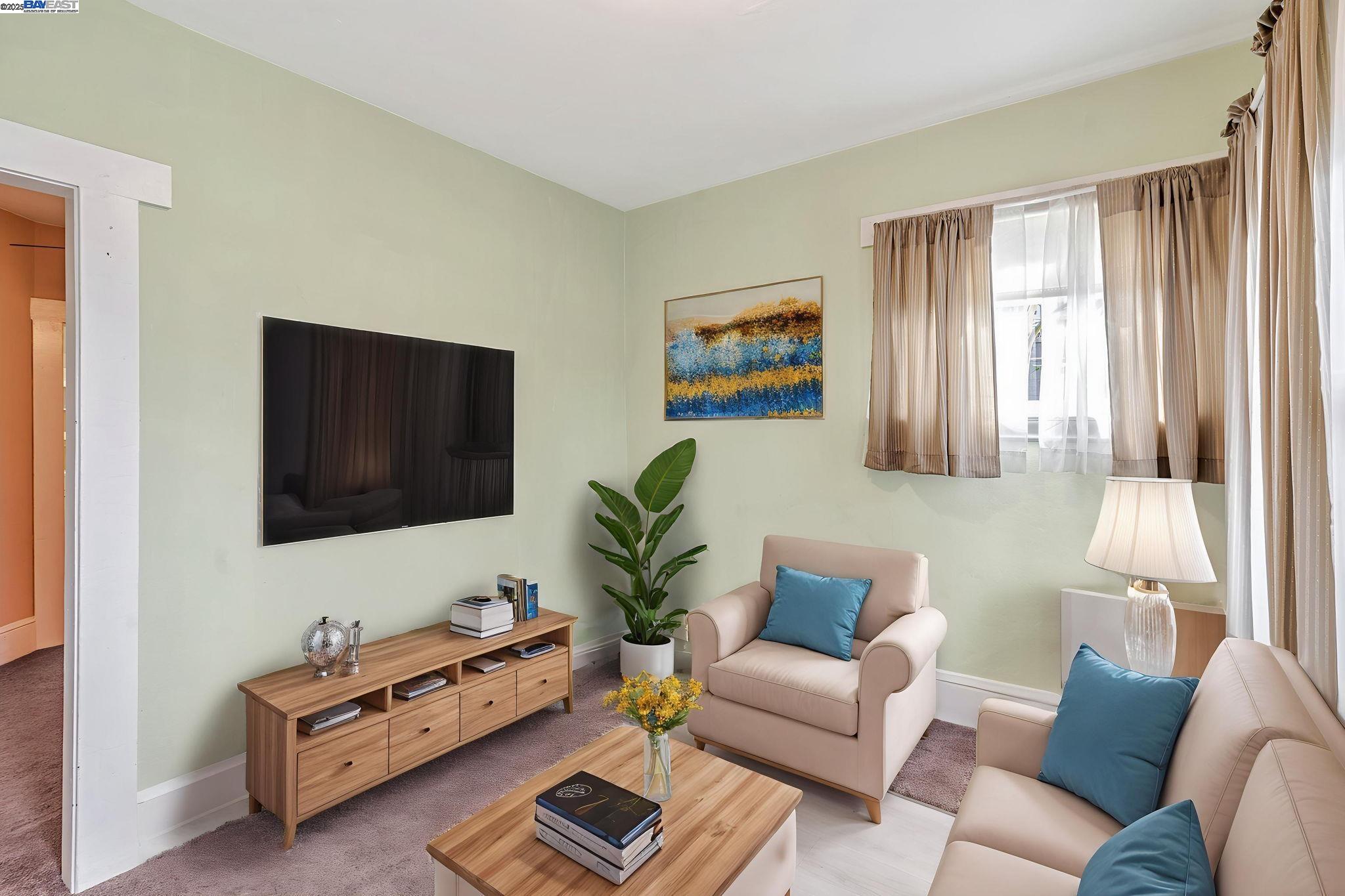 Detail Gallery Image 2 of 18 For 1540 16th Ave, Oakland,  CA 94606 - 2 Beds | 1 Baths