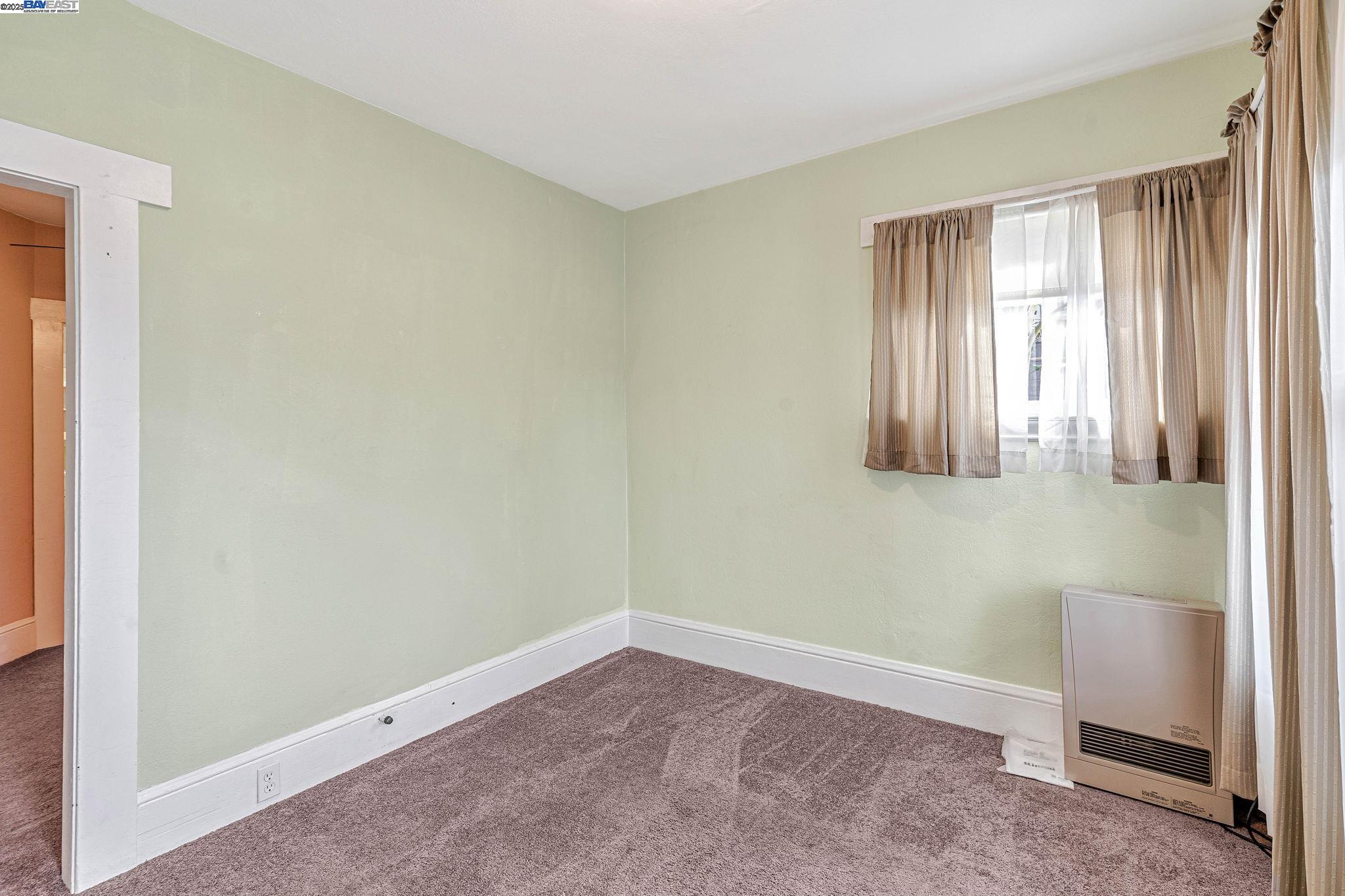 Detail Gallery Image 6 of 18 For 1540 16th Ave, Oakland,  CA 94606 - 2 Beds | 1 Baths