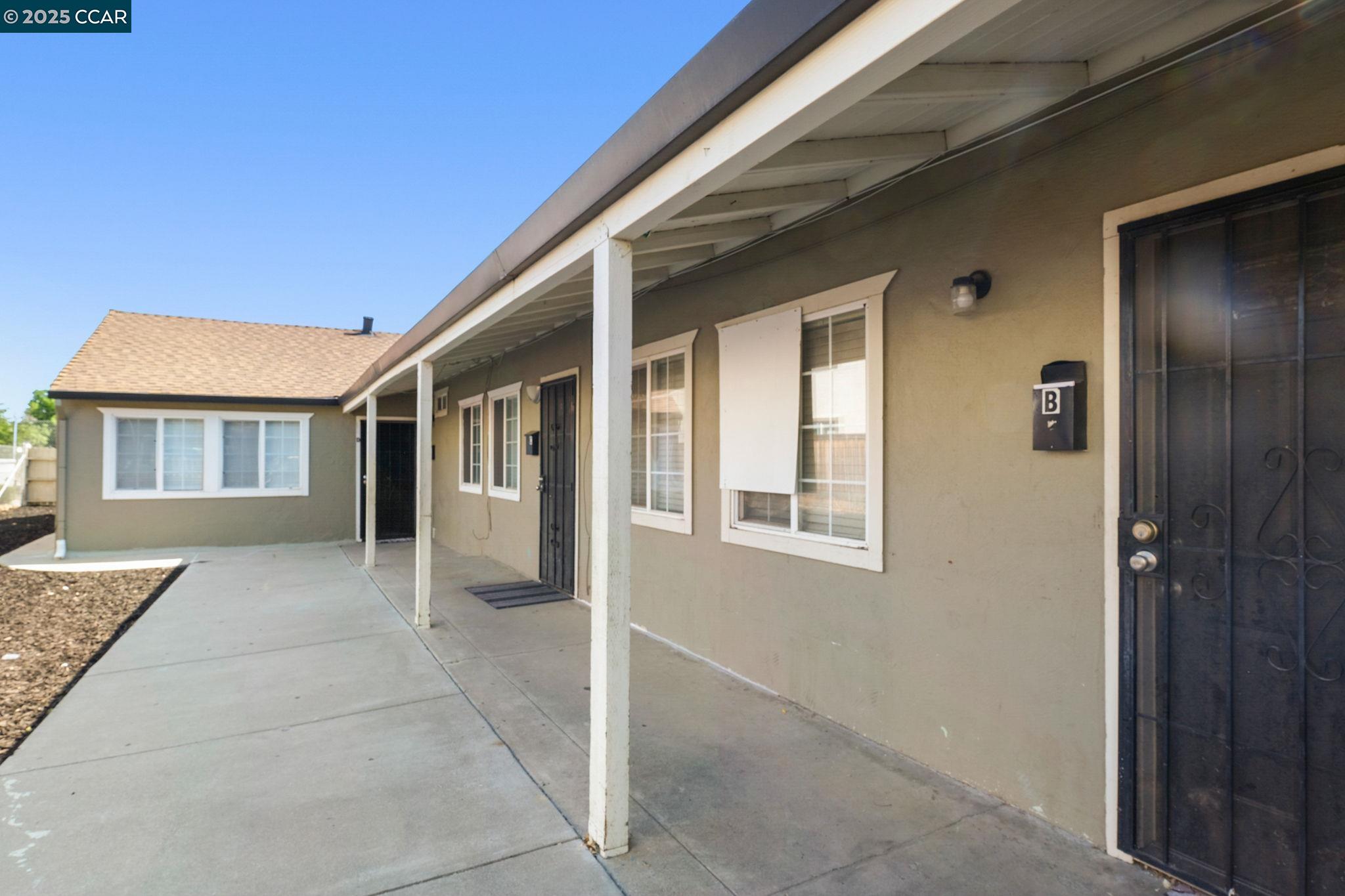 Detail Gallery Image 2 of 18 For 102 Alturas Ave, Pittsburg,  CA 94565 - – Beds | – Baths