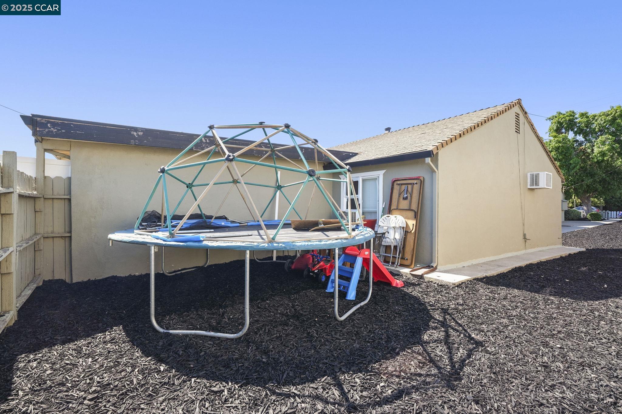 Detail Gallery Image 13 of 18 For 102 Alturas Ave, Pittsburg,  CA 94565 - – Beds | – Baths