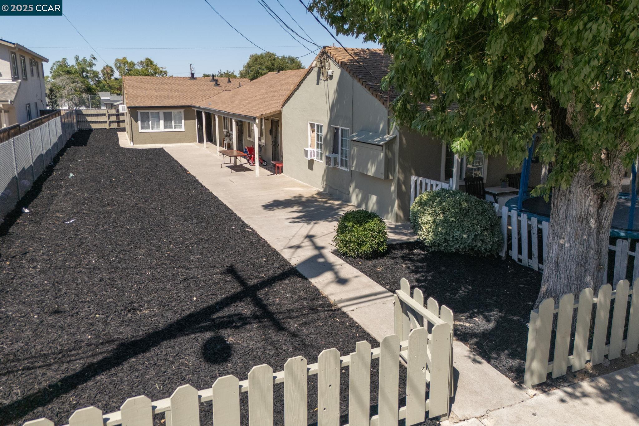 Detail Gallery Image 3 of 18 For 102 Alturas Ave, Pittsburg,  CA 94565 - – Beds | – Baths