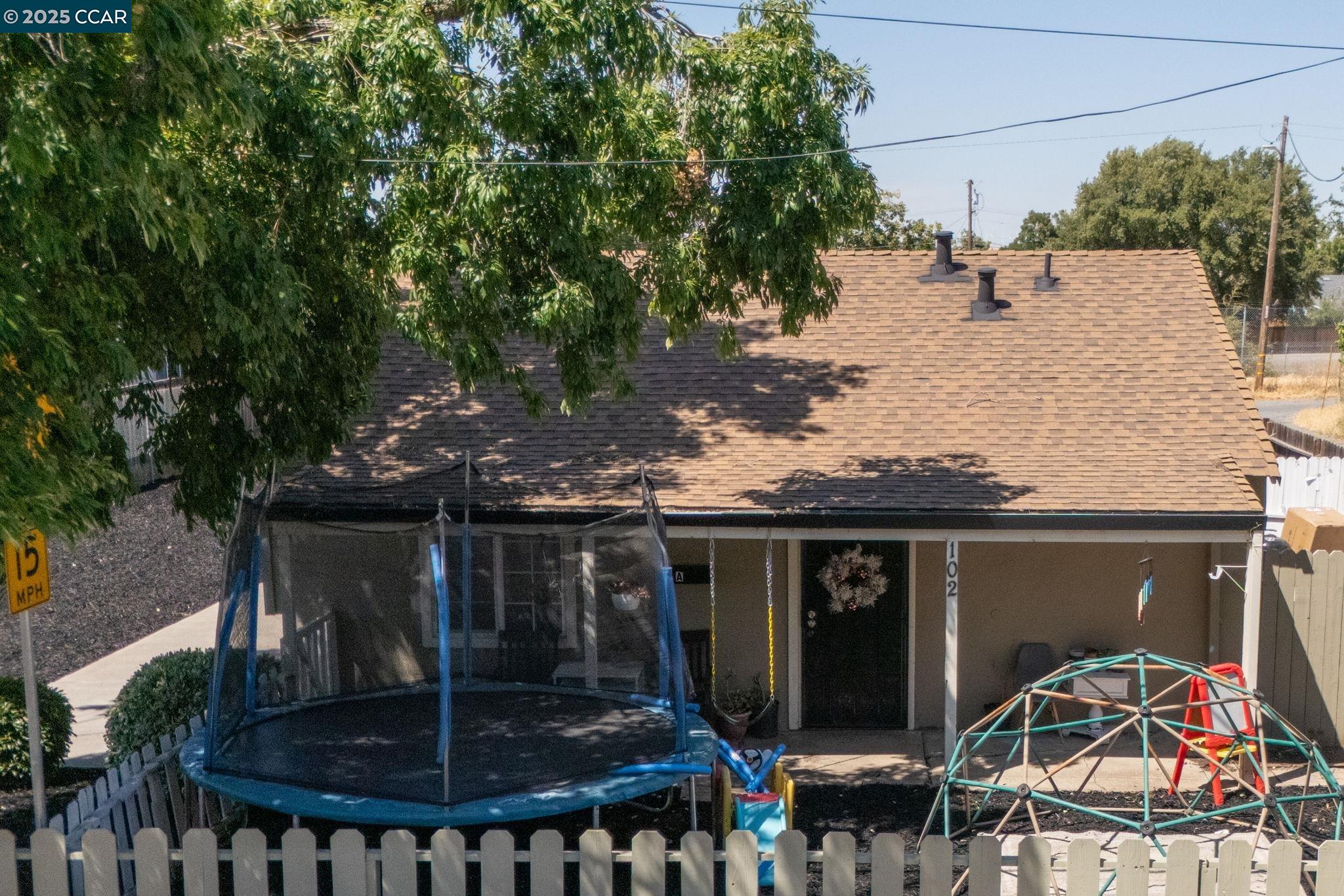 Detail Gallery Image 4 of 18 For 102 Alturas Ave, Pittsburg,  CA 94565 - – Beds | – Baths