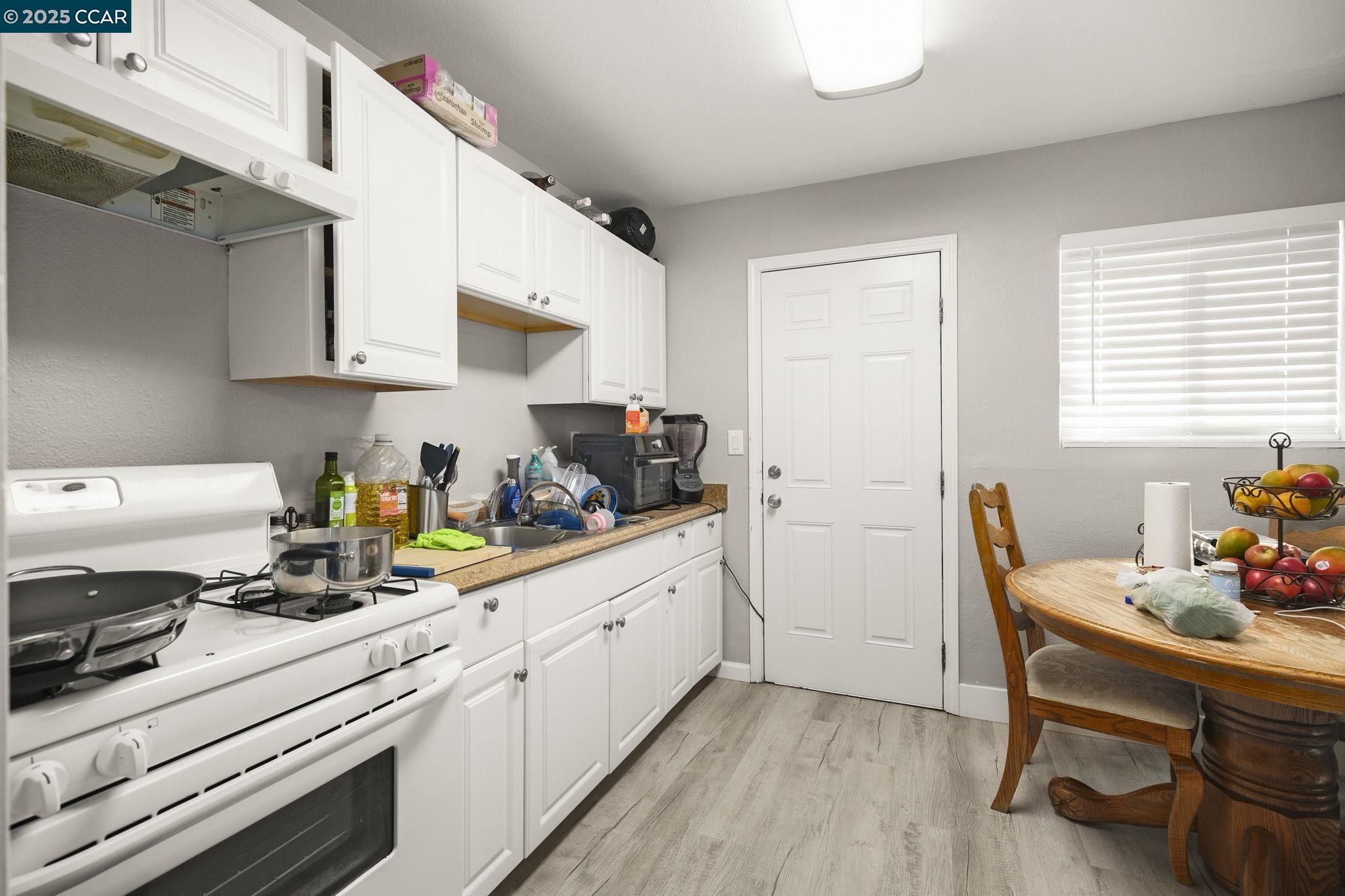 Detail Gallery Image 8 of 18 For 102 Alturas Ave, Pittsburg,  CA 94565 - – Beds | – Baths