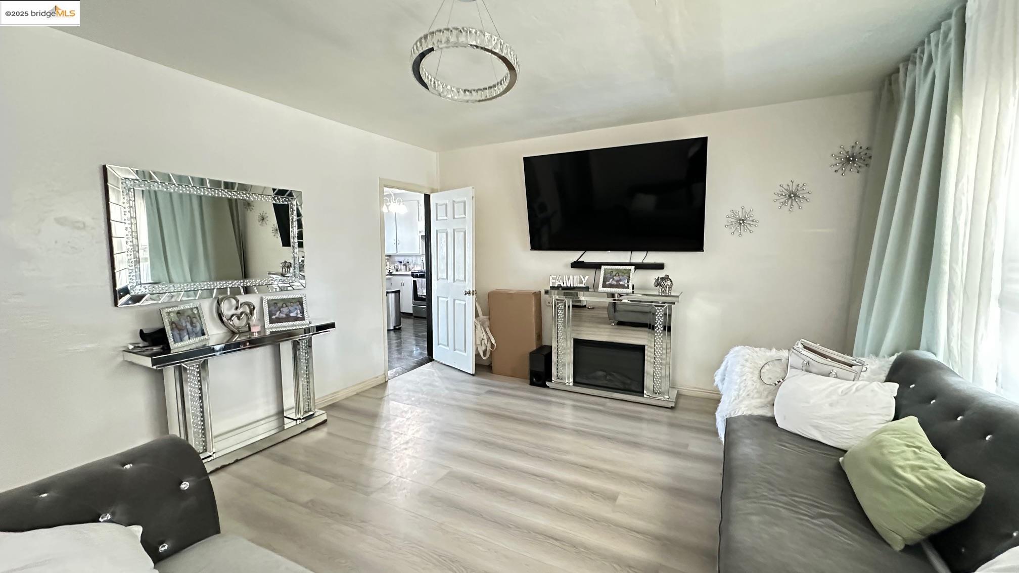 Detail Gallery Image 2 of 9 For 1929 Lincoln Avenue, Richmond,  CA 94801 - 3 Beds | 1 Baths