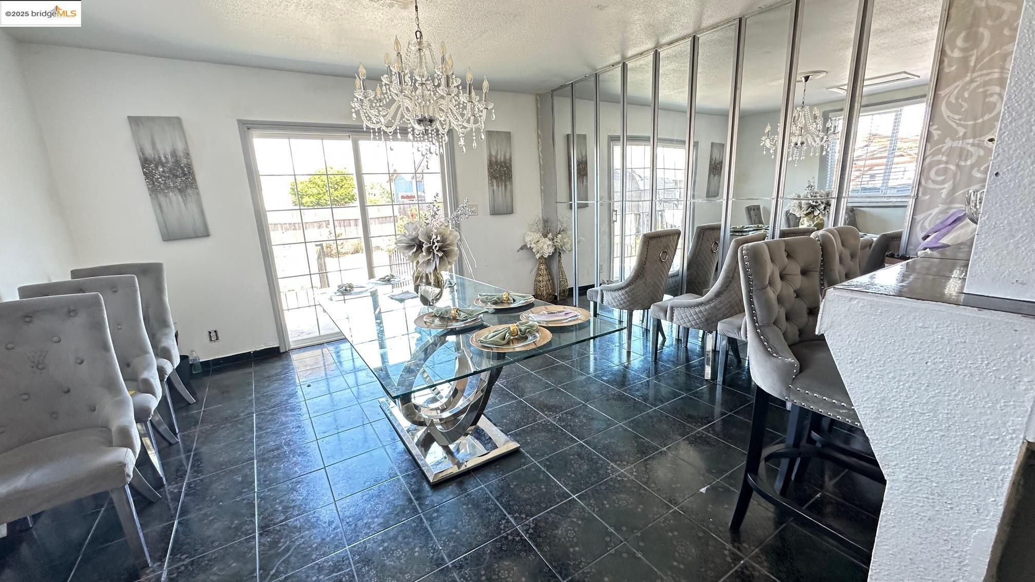 Detail Gallery Image 3 of 9 For 1929 Lincoln Avenue, Richmond,  CA 94801 - 3 Beds | 1 Baths