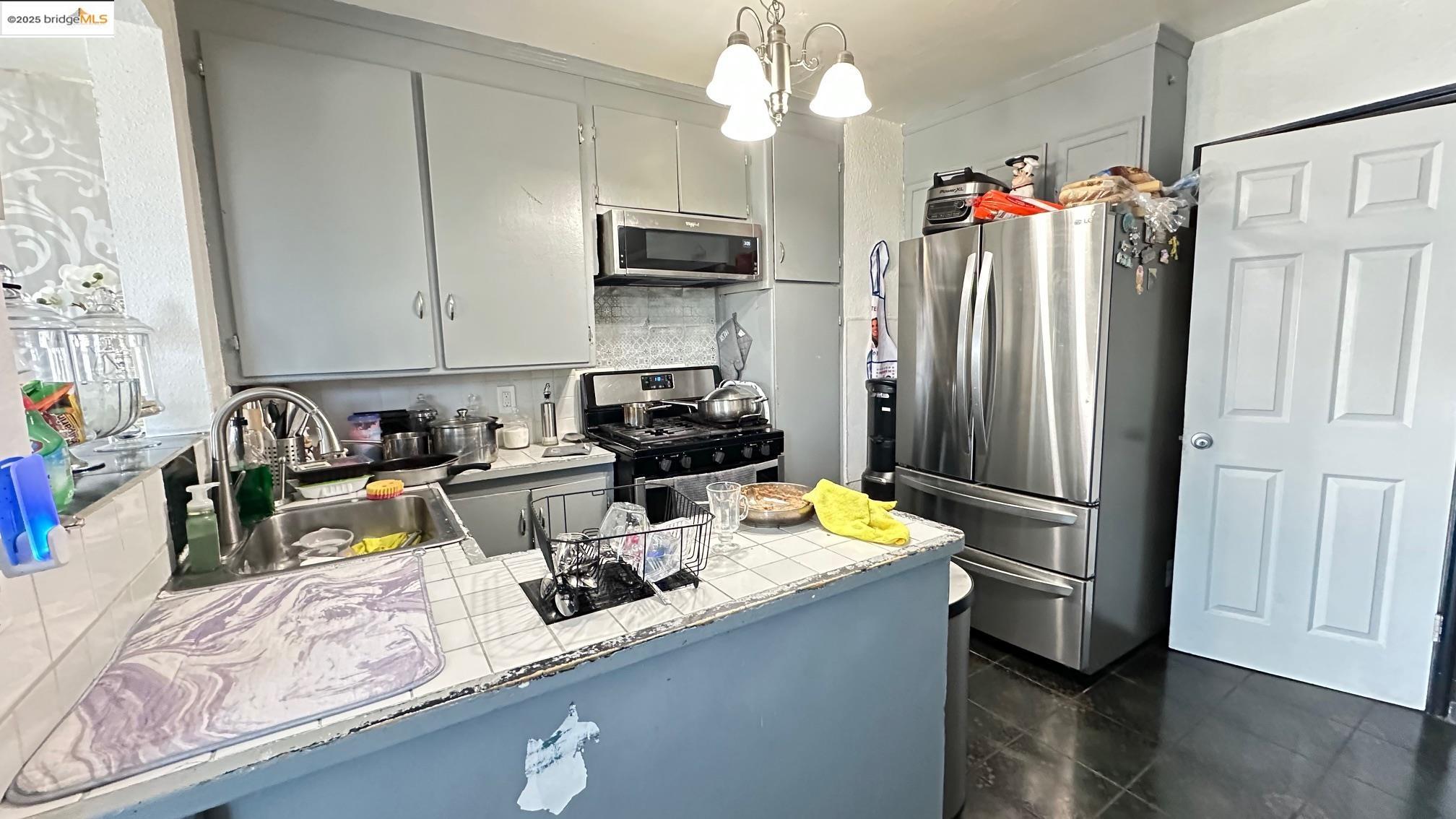 Detail Gallery Image 5 of 9 For 1929 Lincoln Avenue, Richmond,  CA 94801 - 3 Beds | 1 Baths