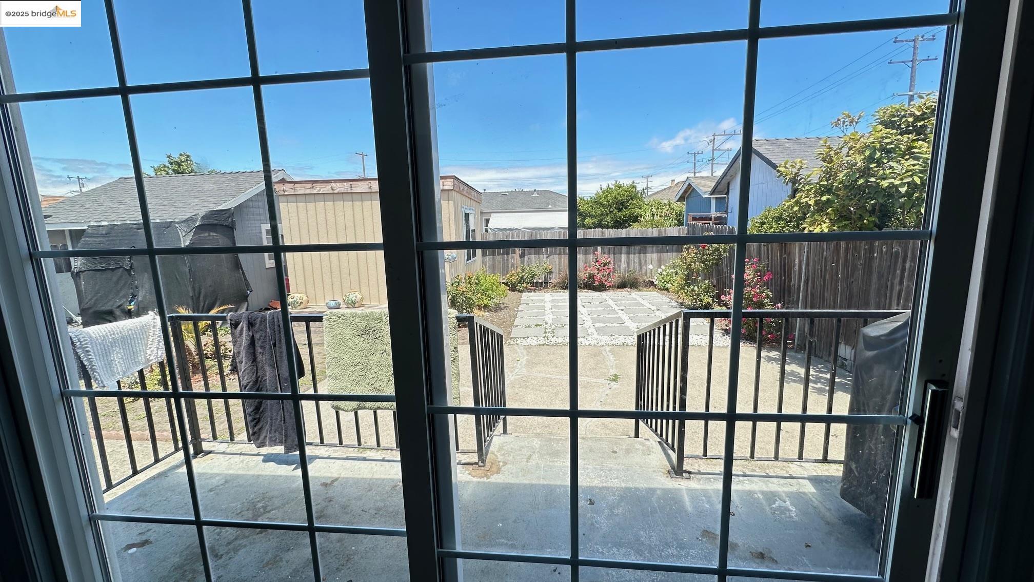 Detail Gallery Image 7 of 9 For 1929 Lincoln Avenue, Richmond,  CA 94801 - 3 Beds | 1 Baths