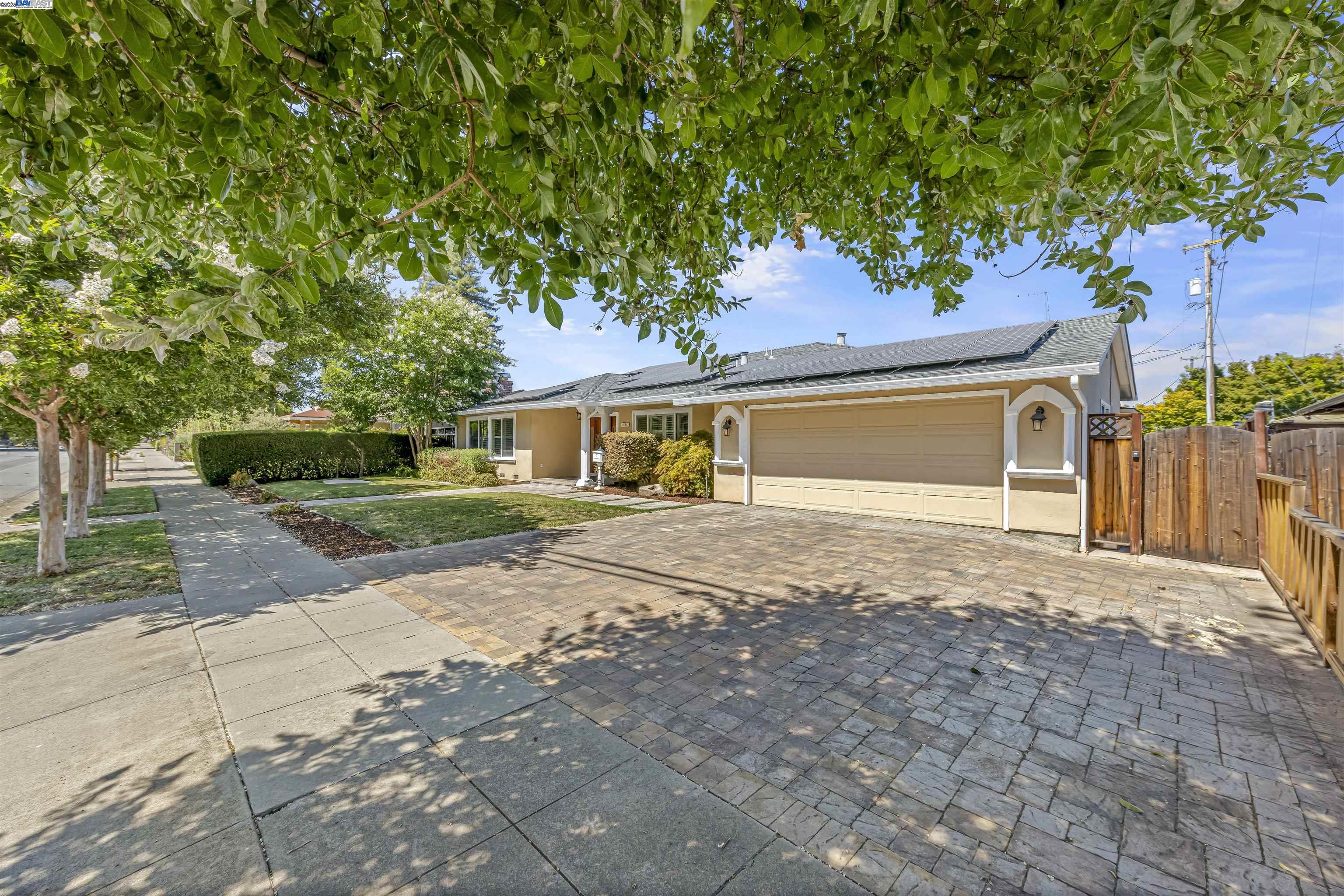 Detail Gallery Image 2 of 47 For 1834 Hicks, San Jose,  CA 95125 - 4 Beds | 3 Baths