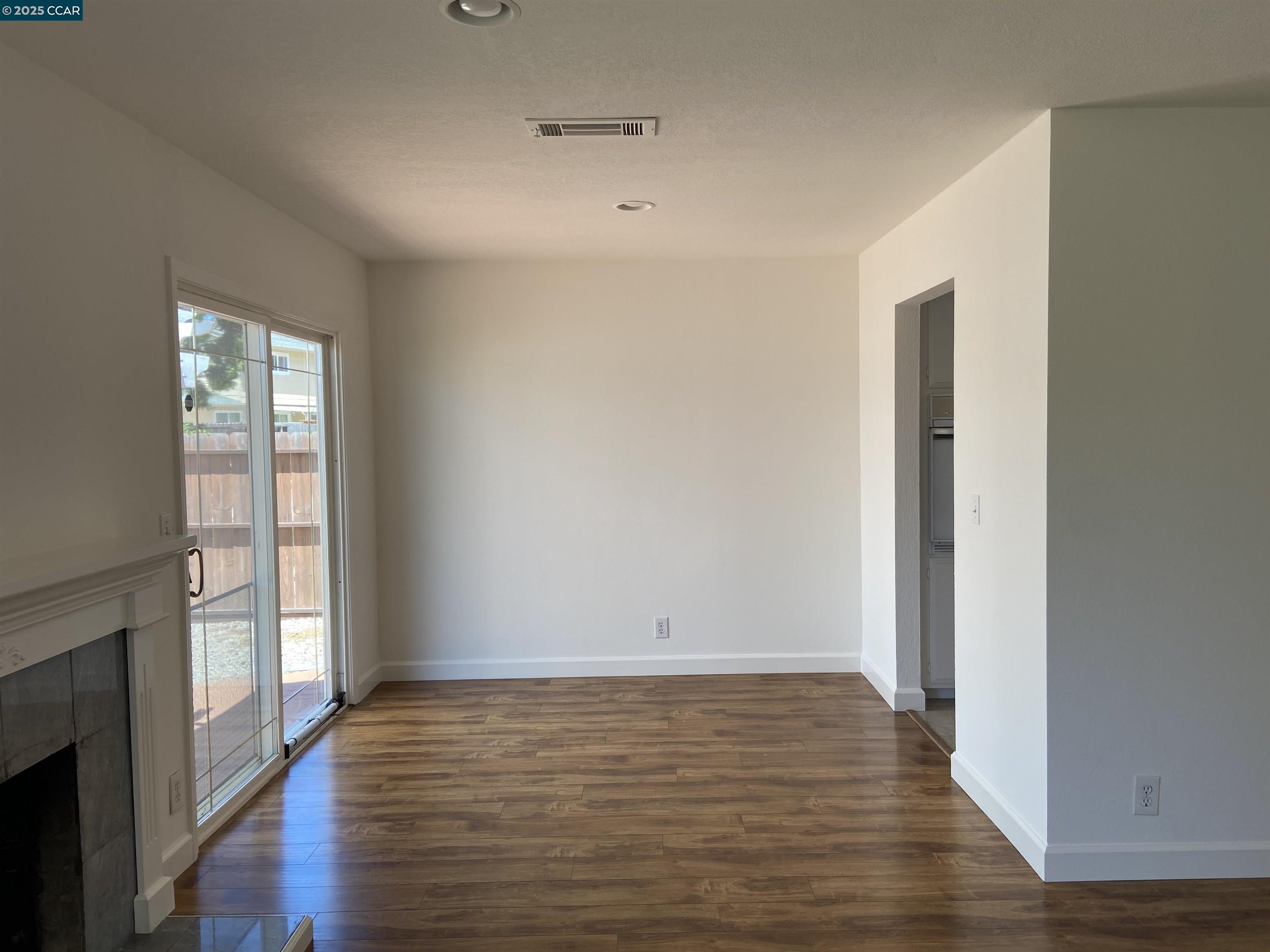 Detail Gallery Image 8 of 21 For 7182 Burton St, Dublin,  CA 94568 - 3 Beds | 2 Baths