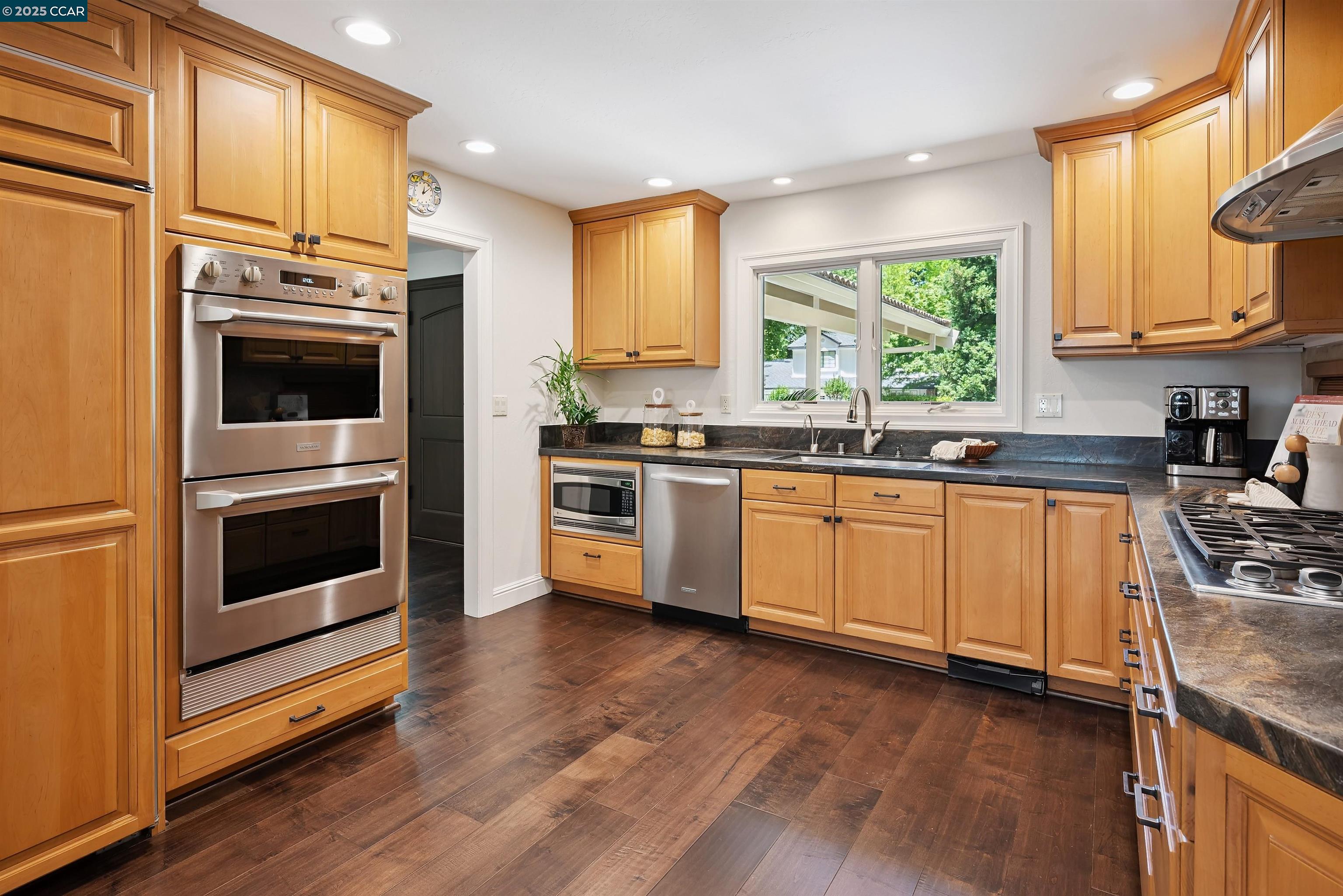 Detail Gallery Image 23 of 60 For 2142 Deer Oak Way, Danville,  CA 94506 - 5 Beds | 3/1 Baths