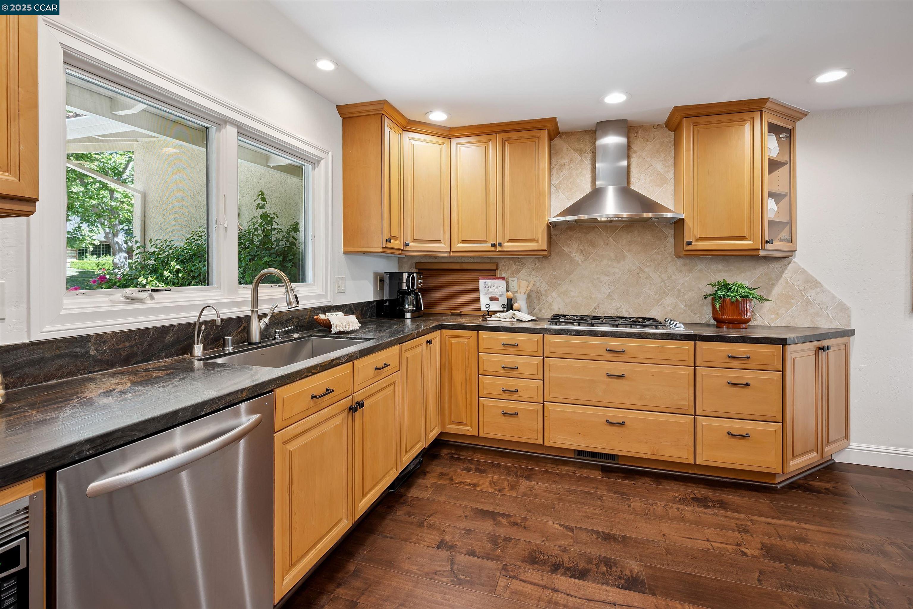 Detail Gallery Image 25 of 60 For 2142 Deer Oak Way, Danville,  CA 94506 - 5 Beds | 3/1 Baths