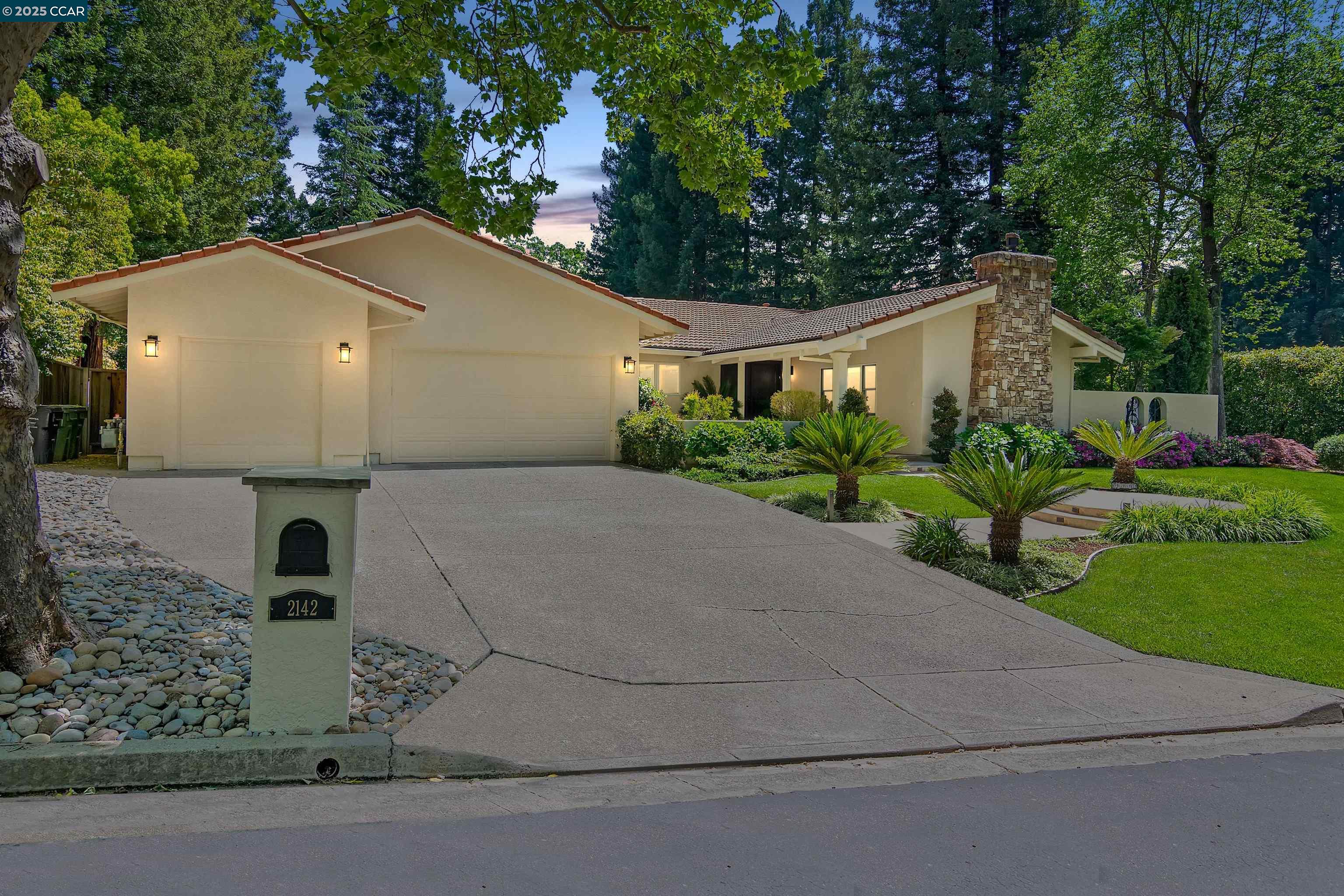 Detail Gallery Image 4 of 60 For 2142 Deer Oak Way, Danville,  CA 94506 - 5 Beds | 3/1 Baths