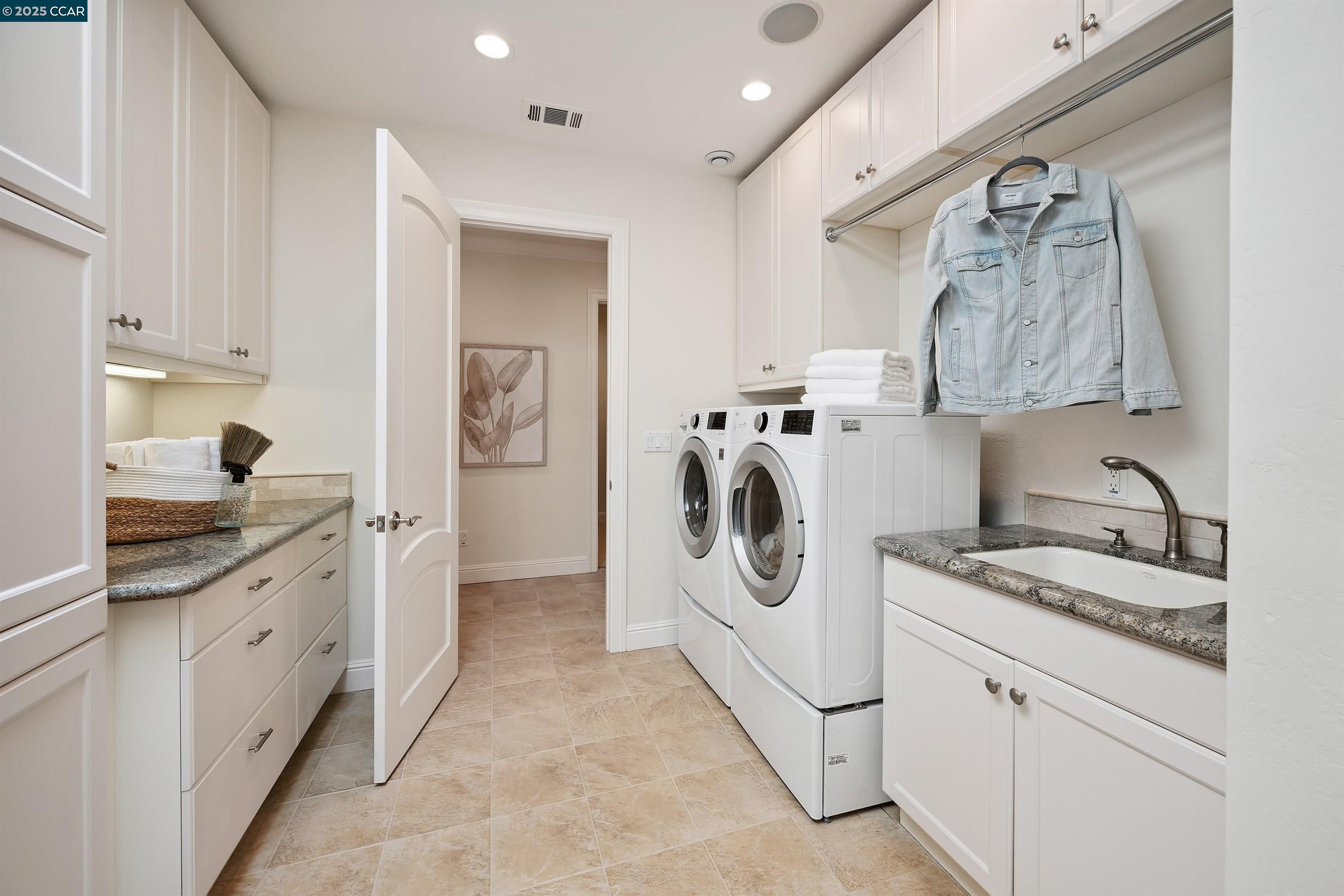 Detail Gallery Image 50 of 60 For 2142 Deer Oak Way, Danville,  CA 94506 - 5 Beds | 3/1 Baths