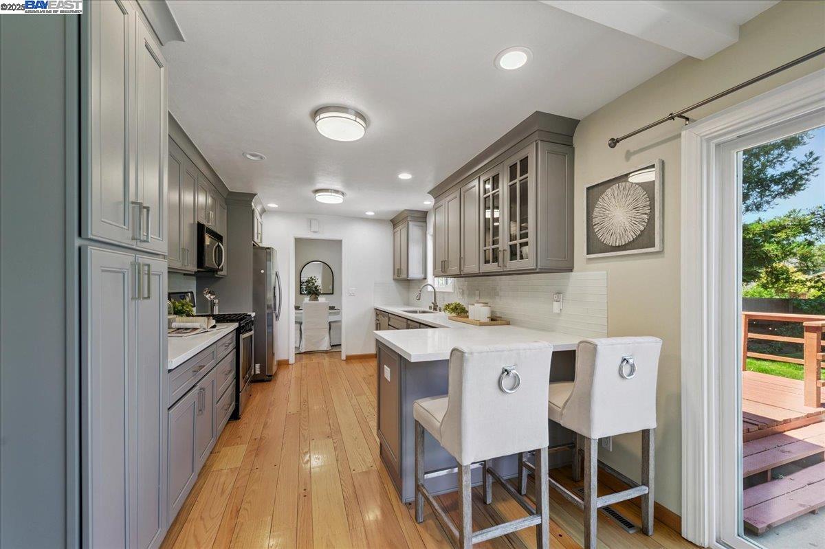 Detail Gallery Image 12 of 33 For 3428 Sugarberry Lane, Walnut Creek,  CA 94598 - 4 Beds | 3 Baths