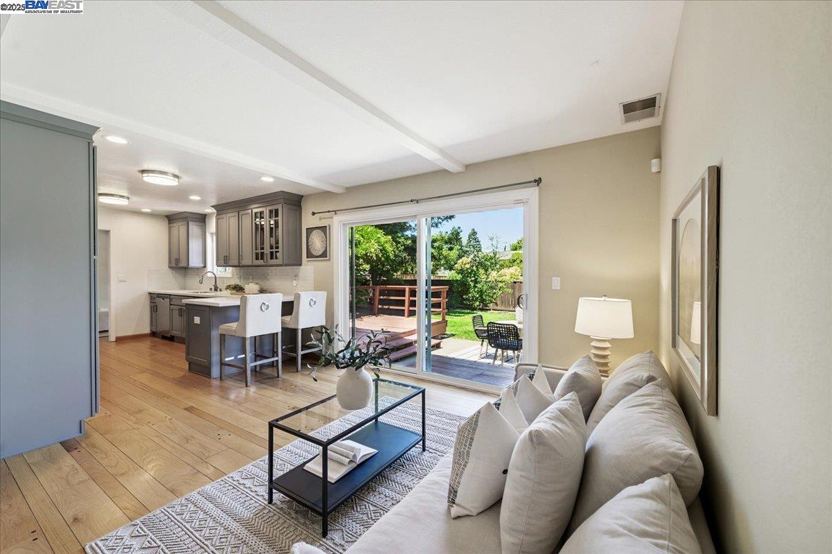 Detail Gallery Image 13 of 33 For 3428 Sugarberry Lane, Walnut Creek,  CA 94598 - 4 Beds | 3 Baths
