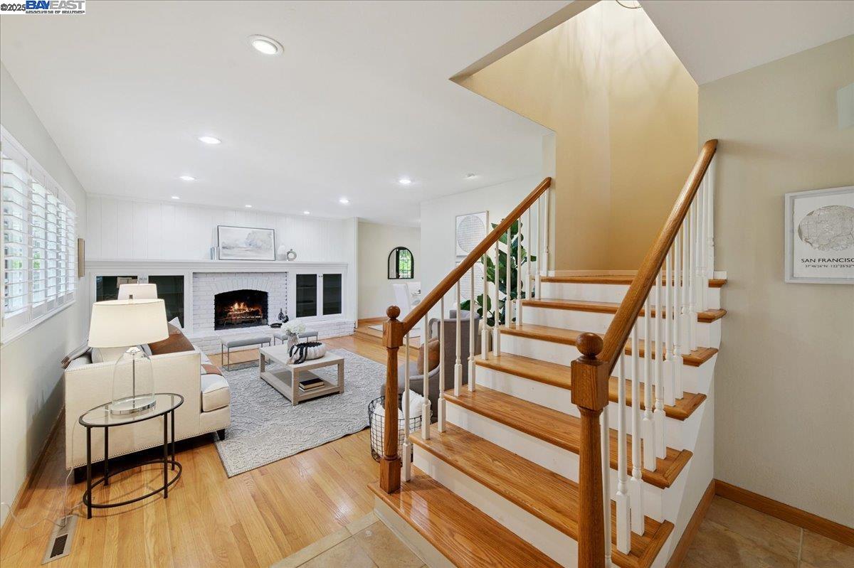 Detail Gallery Image 3 of 33 For 3428 Sugarberry Lane, Walnut Creek,  CA 94598 - 4 Beds | 3 Baths