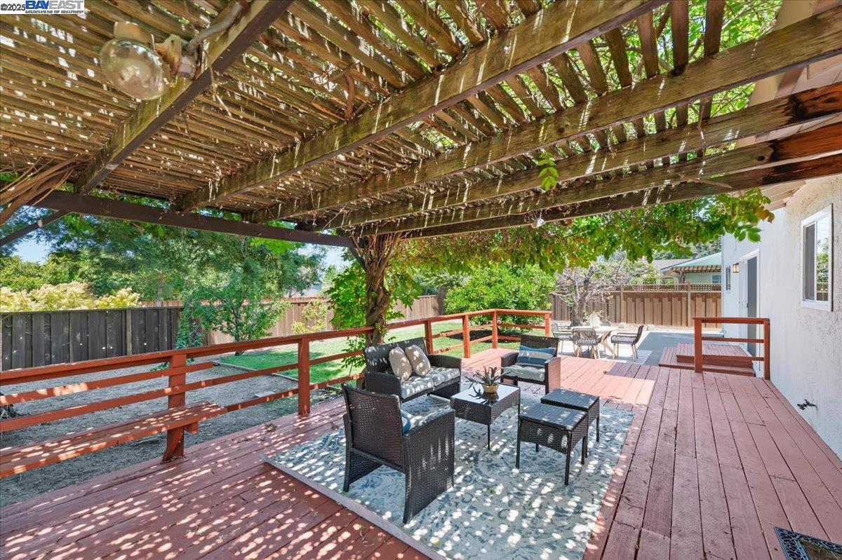 Detail Gallery Image 29 of 33 For 3428 Sugarberry Lane, Walnut Creek,  CA 94598 - 4 Beds | 3 Baths