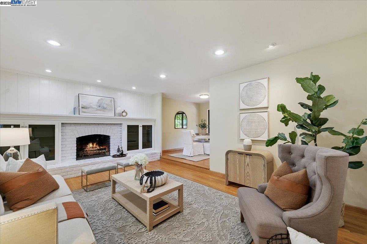 Detail Gallery Image 4 of 33 For 3428 Sugarberry Lane, Walnut Creek,  CA 94598 - 4 Beds | 3 Baths