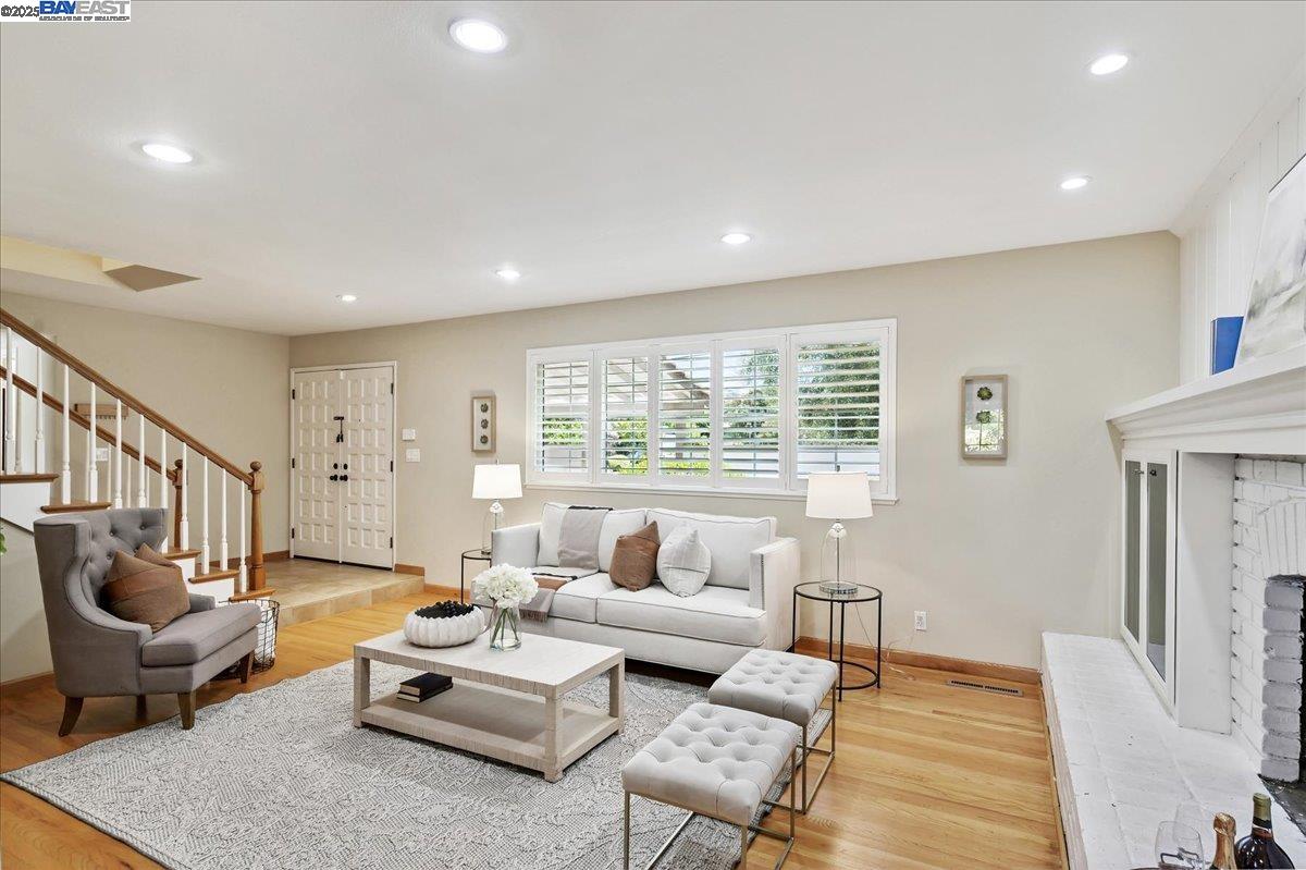 Detail Gallery Image 5 of 33 For 3428 Sugarberry Lane, Walnut Creek,  CA 94598 - 4 Beds | 3 Baths