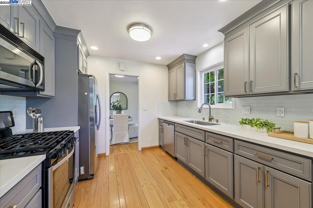 Detail Gallery Image 9 of 33 For 3428 Sugarberry Lane, Walnut Creek,  CA 94598 - 4 Beds | 3 Baths