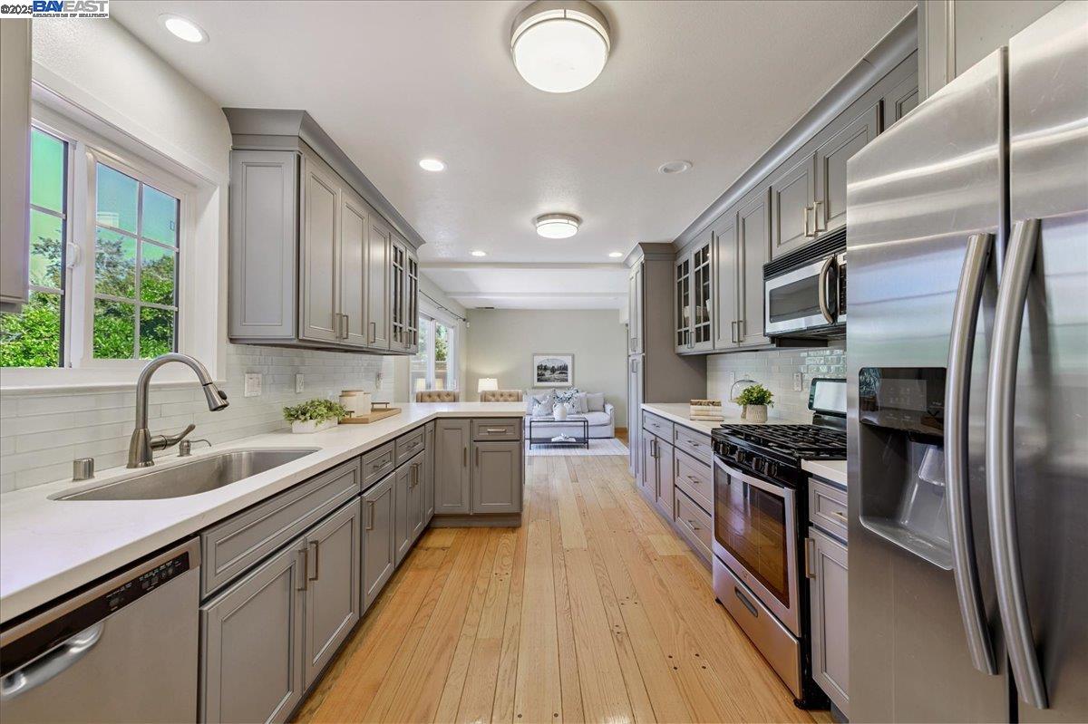 Detail Gallery Image 10 of 33 For 3428 Sugarberry Lane, Walnut Creek,  CA 94598 - 4 Beds | 3 Baths
