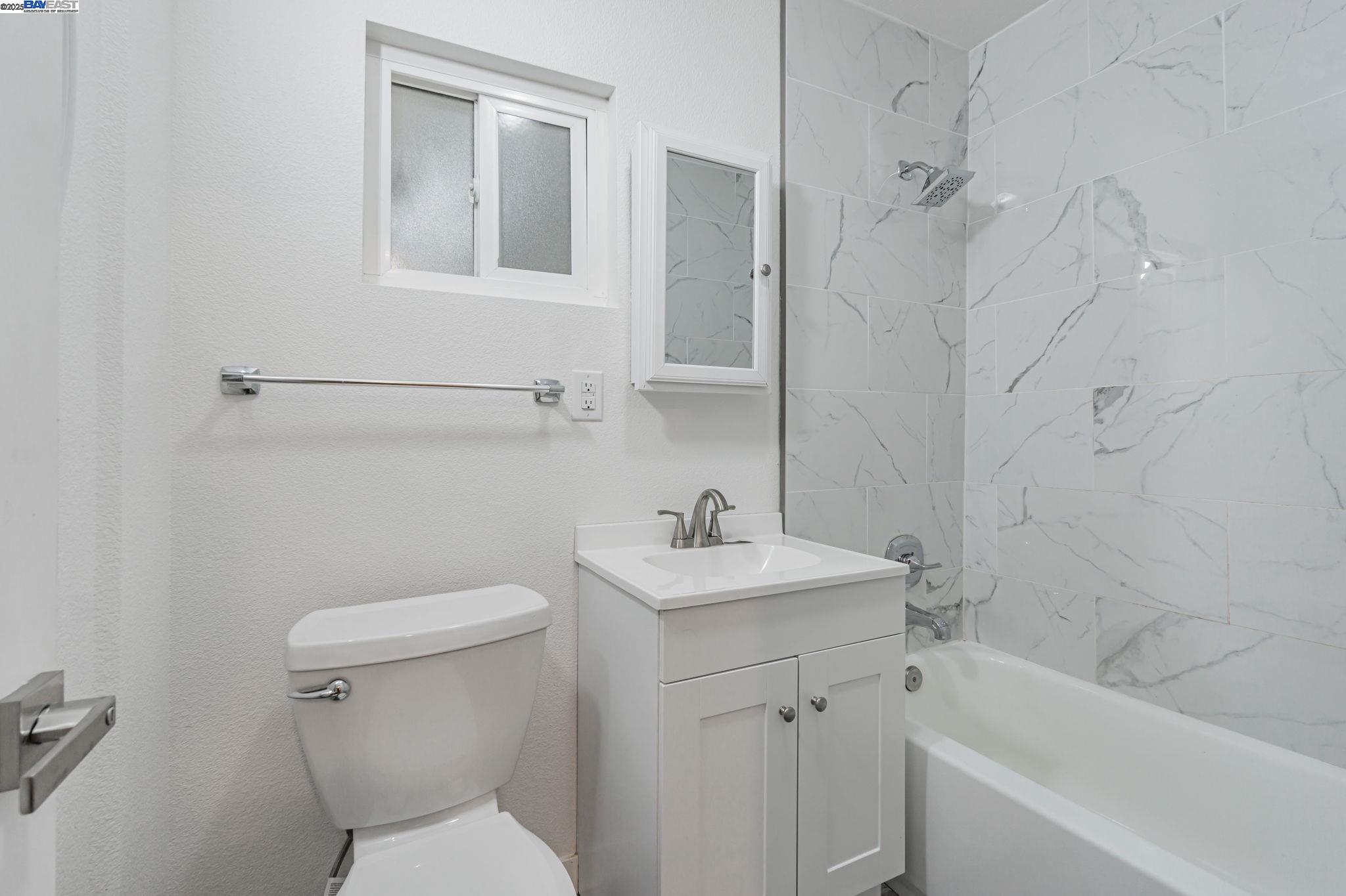 Detail Gallery Image 13 of 29 For 800 W 14th St, Antioch,  CA 94509 - 3 Beds | 1 Baths