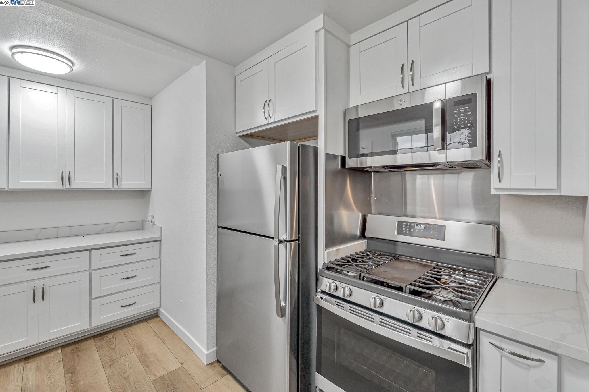 Detail Gallery Image 3 of 29 For 800 W 14th St, Antioch,  CA 94509 - 3 Beds | 1 Baths